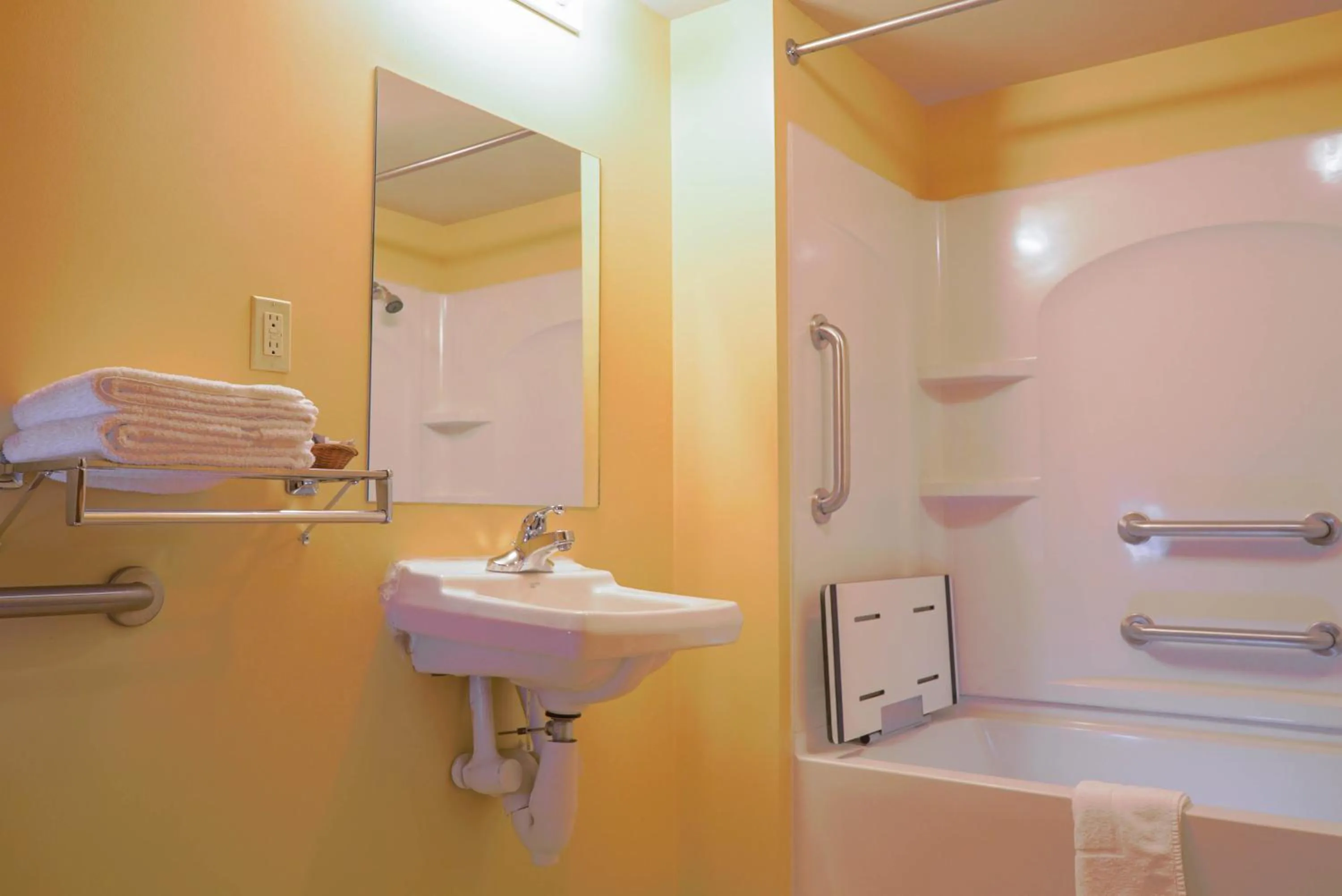 Bathroom in Regal Inn Coffeyville