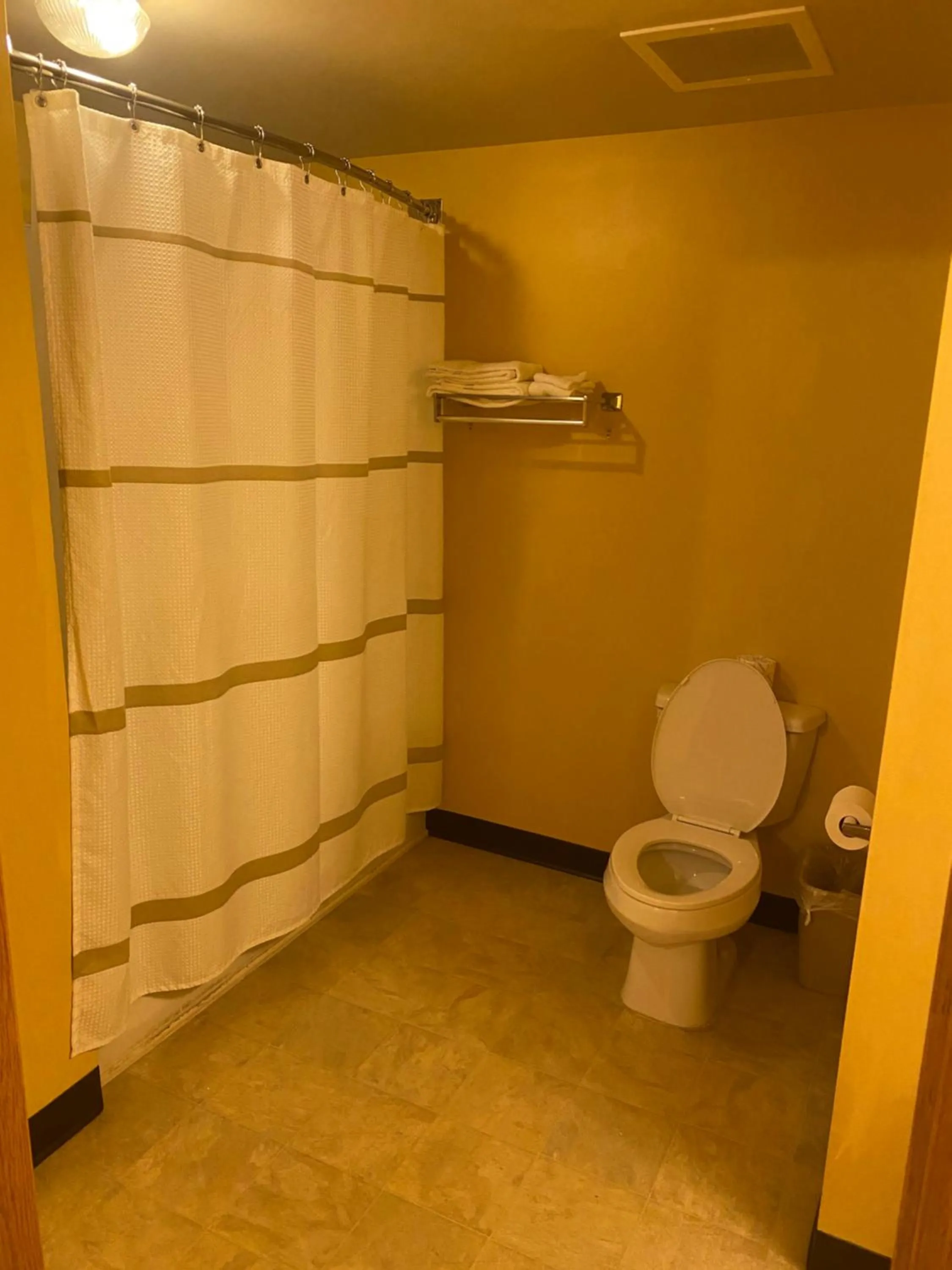 Toilet in Regal Inn Coffeyville