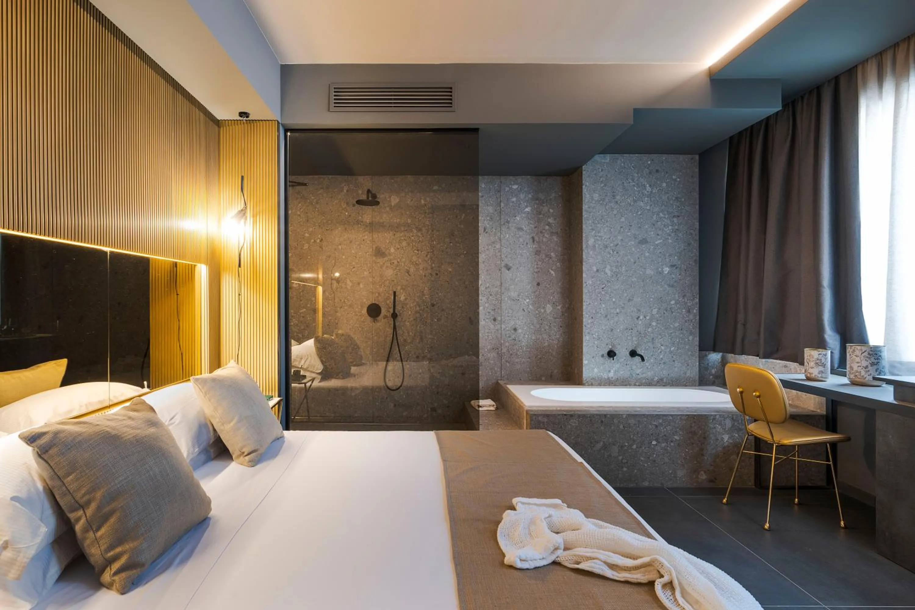 Photo of the whole room, Bed in Catania Smart Hotel