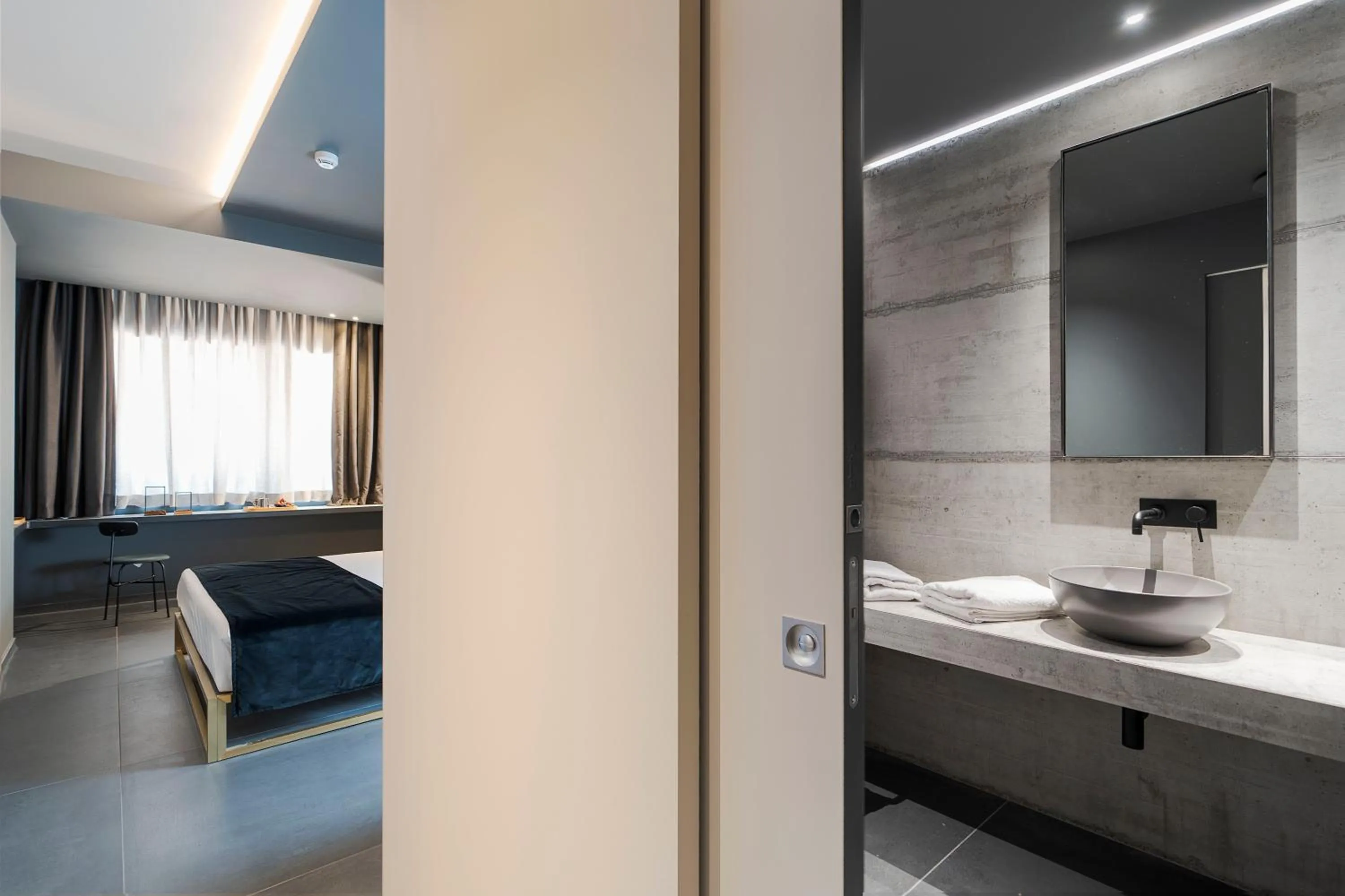 Bathroom, Bed in Catania Smart Hotel