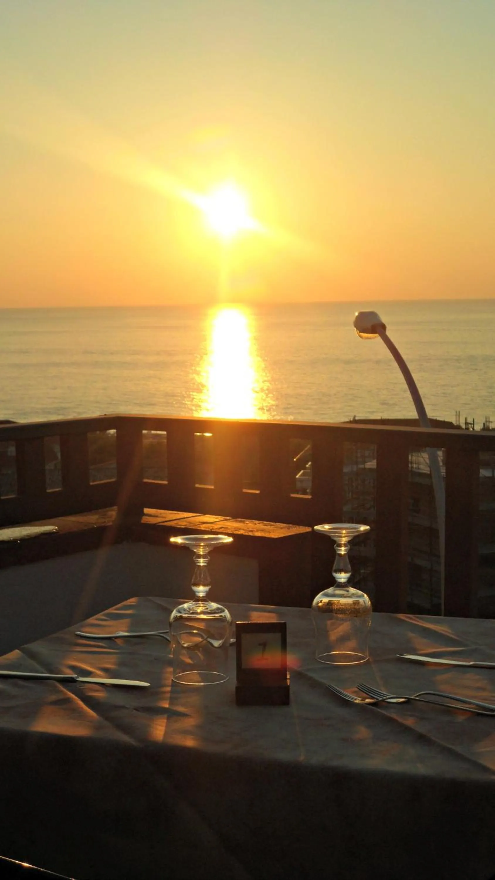 Sunset in San Carlo - Terrazzo sul Mare con Ristorante e Pizzeria