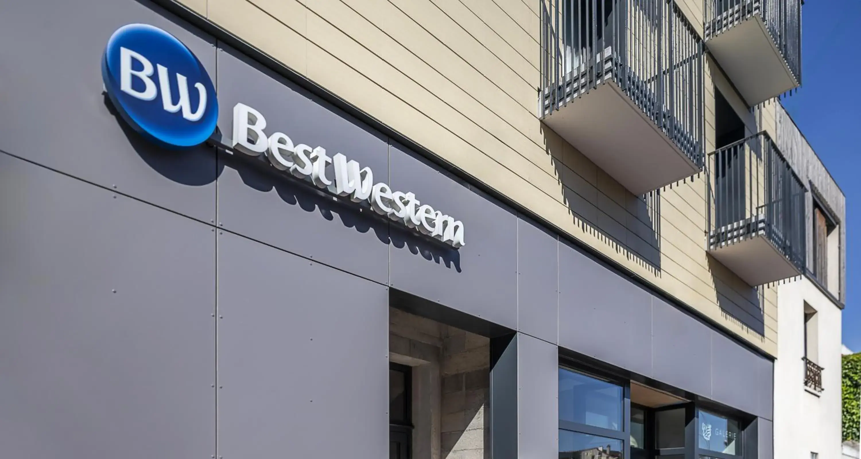 Property building in Best Western 11BAUER Paris Saint-Ouen Property building in Best Western 11BAUER Paris Saint-Ouen