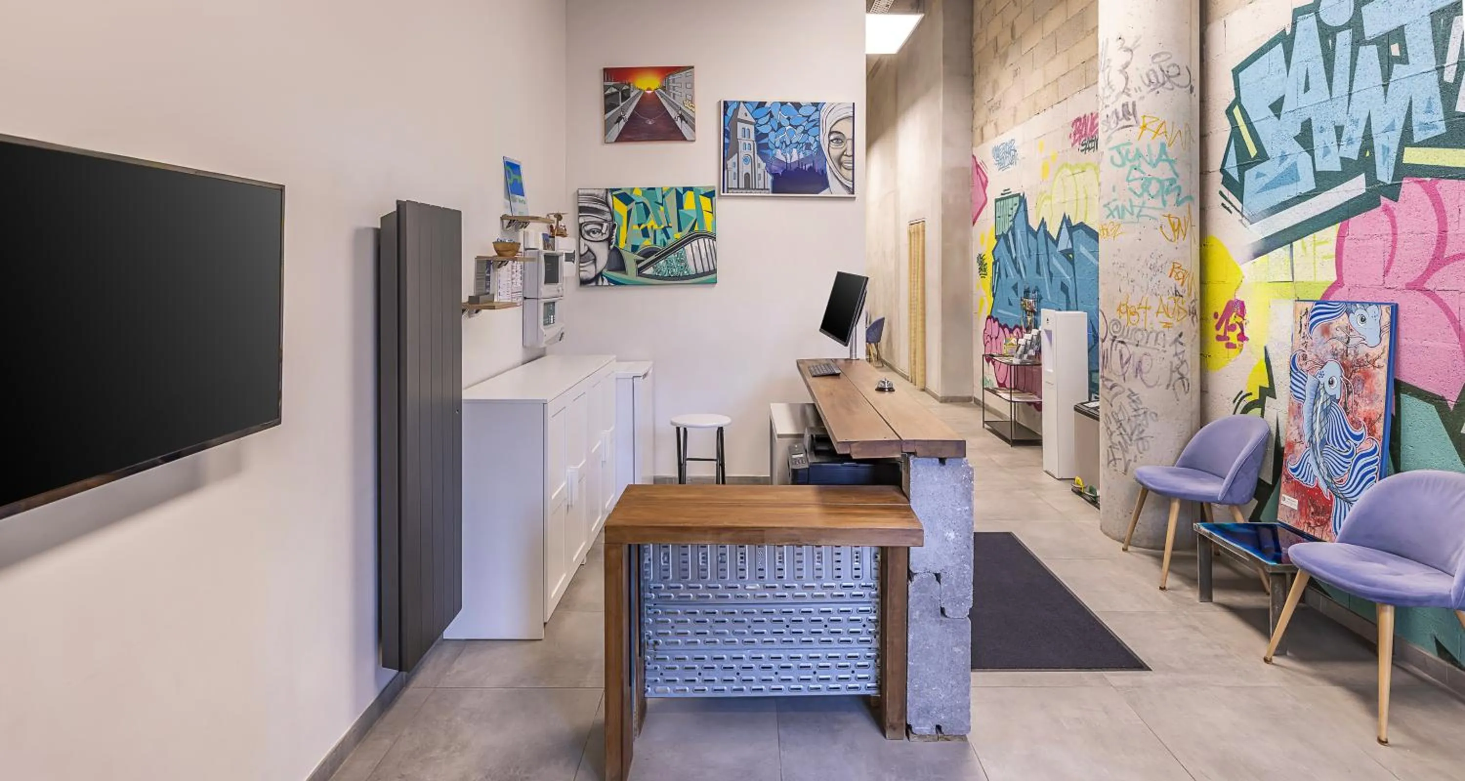 Property building in Best Western 11BAUER Paris Saint-Ouen