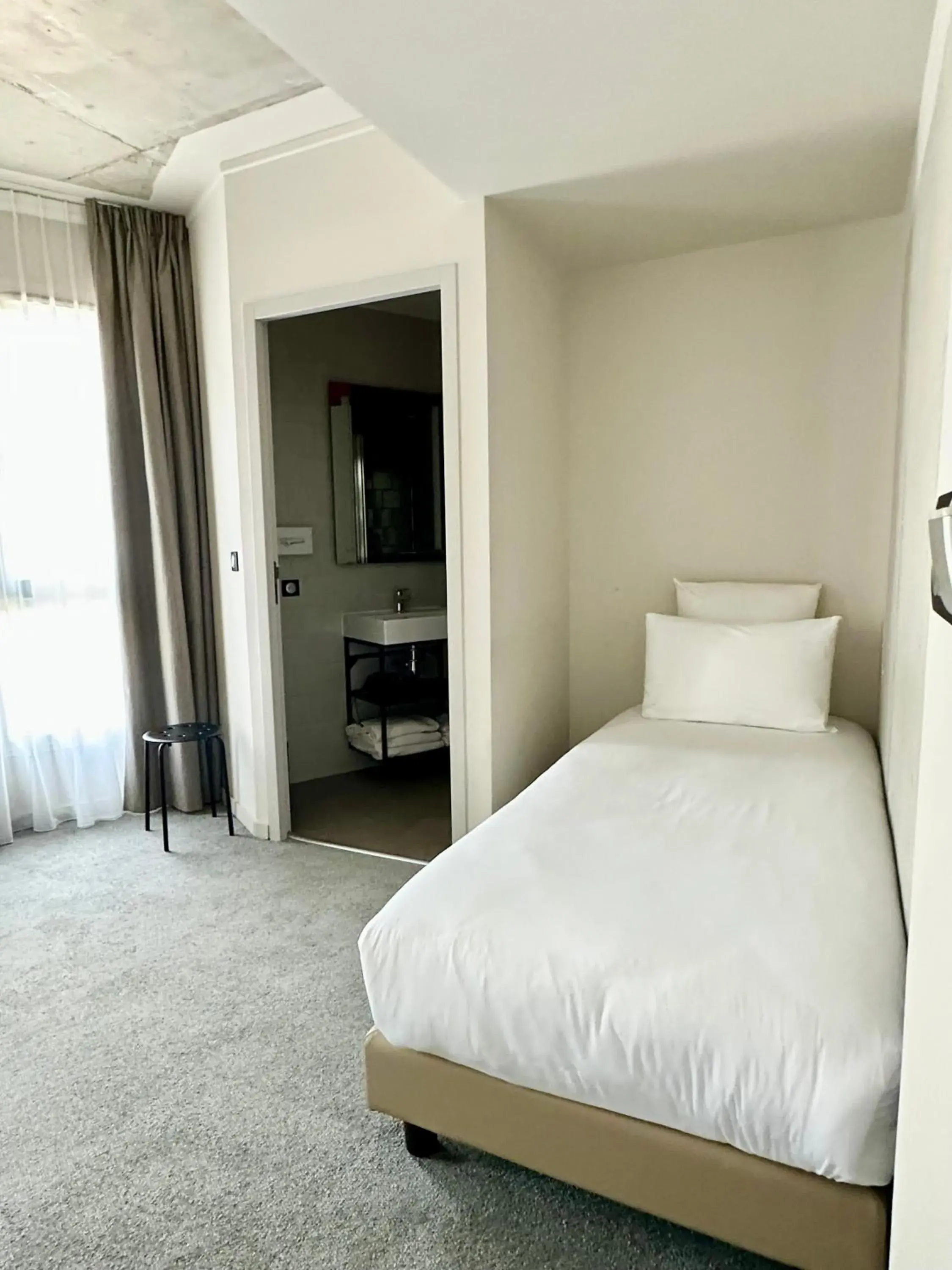 Family King Room with Single Bed in Best Western 11BAUER Paris Saint-Ouen Family King Room with Single Bed in Best Western 11BAUER Paris Saint-Ouen