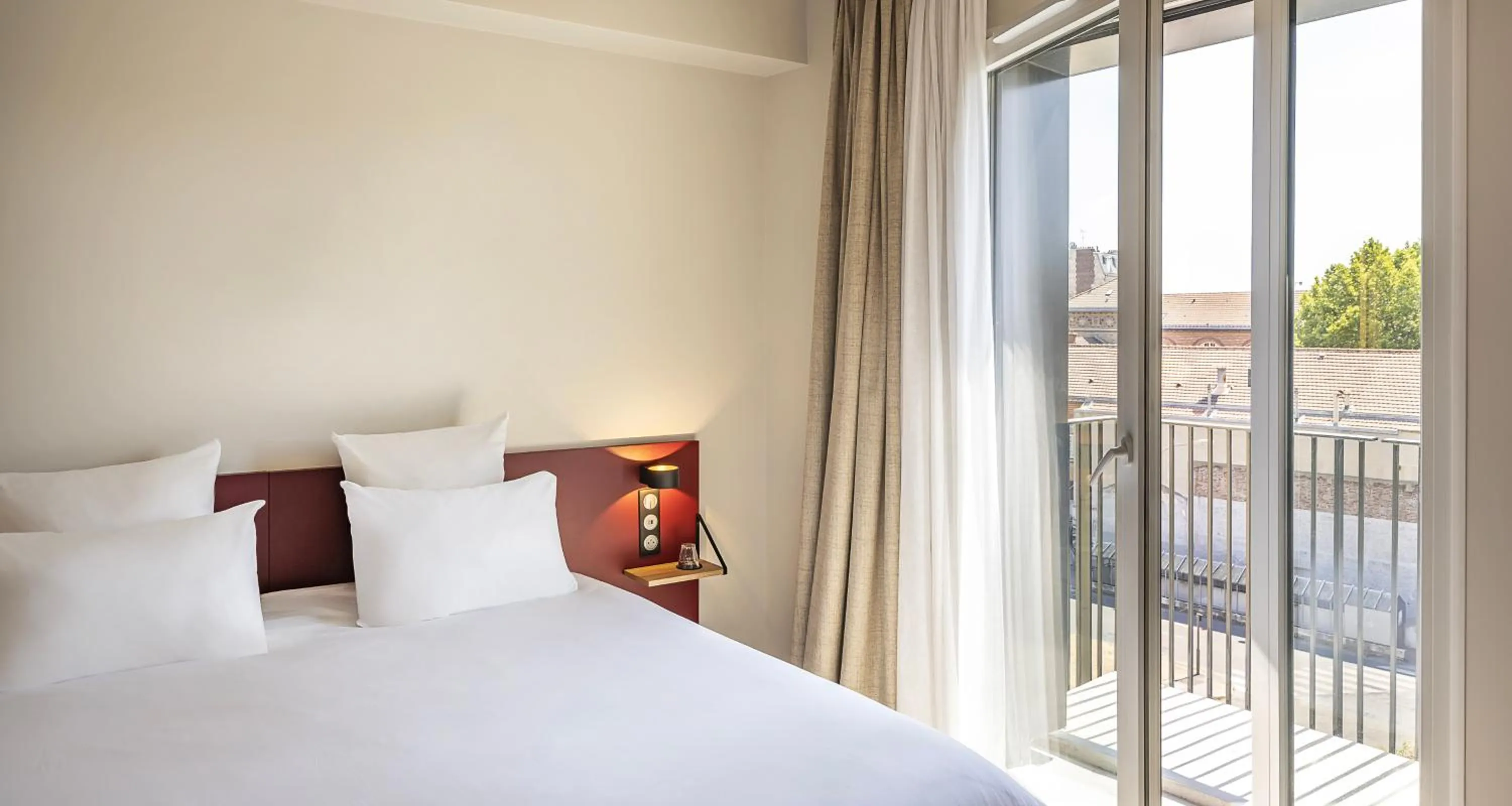 Bedroom, Bed in Best Western 11BAUER Paris Saint-Ouen