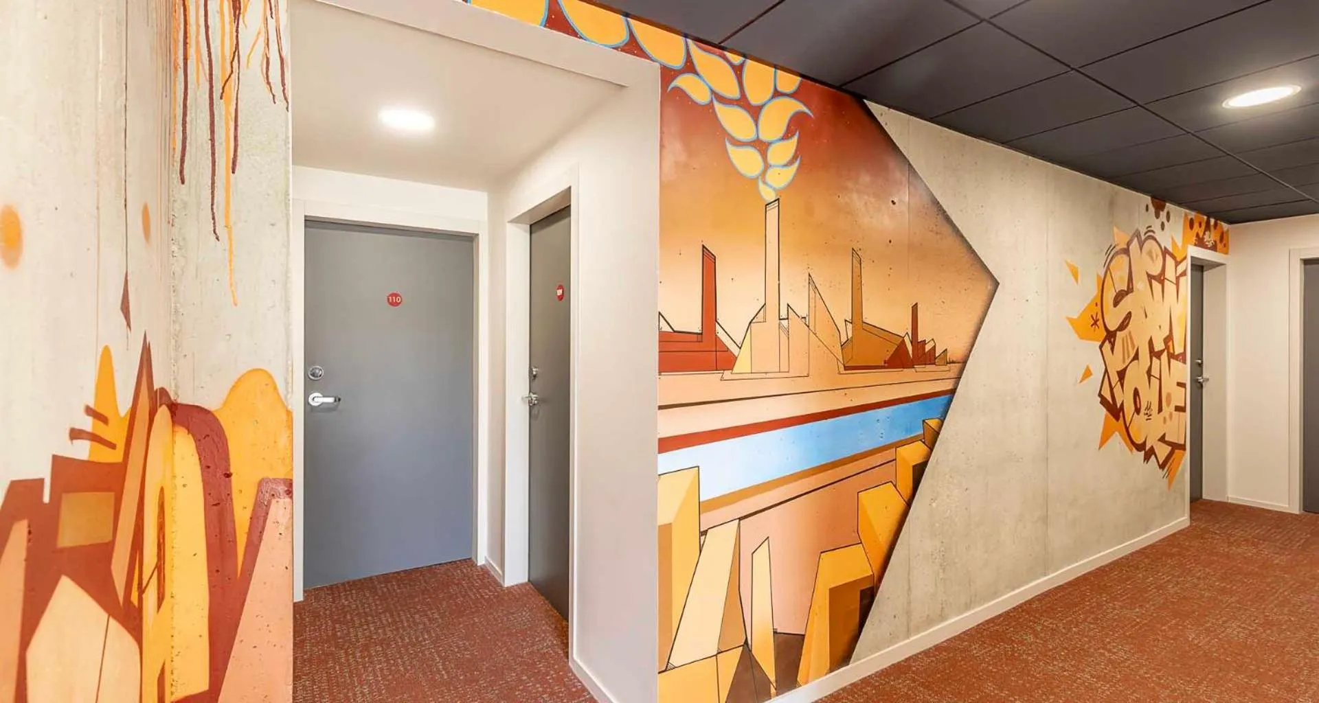 Property building in Best Western 11BAUER Paris Saint-Ouen