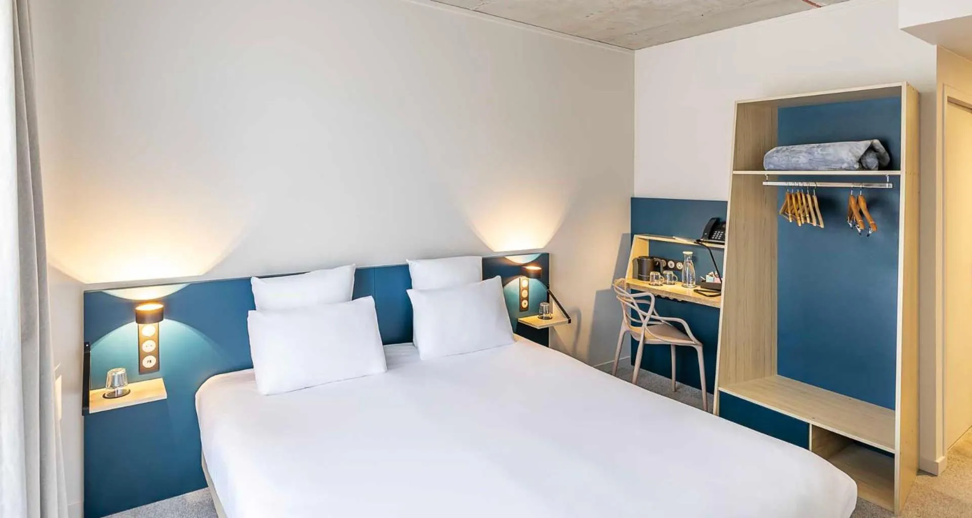 Bedroom, Bed in Best Western 11BAUER Paris Saint-Ouen