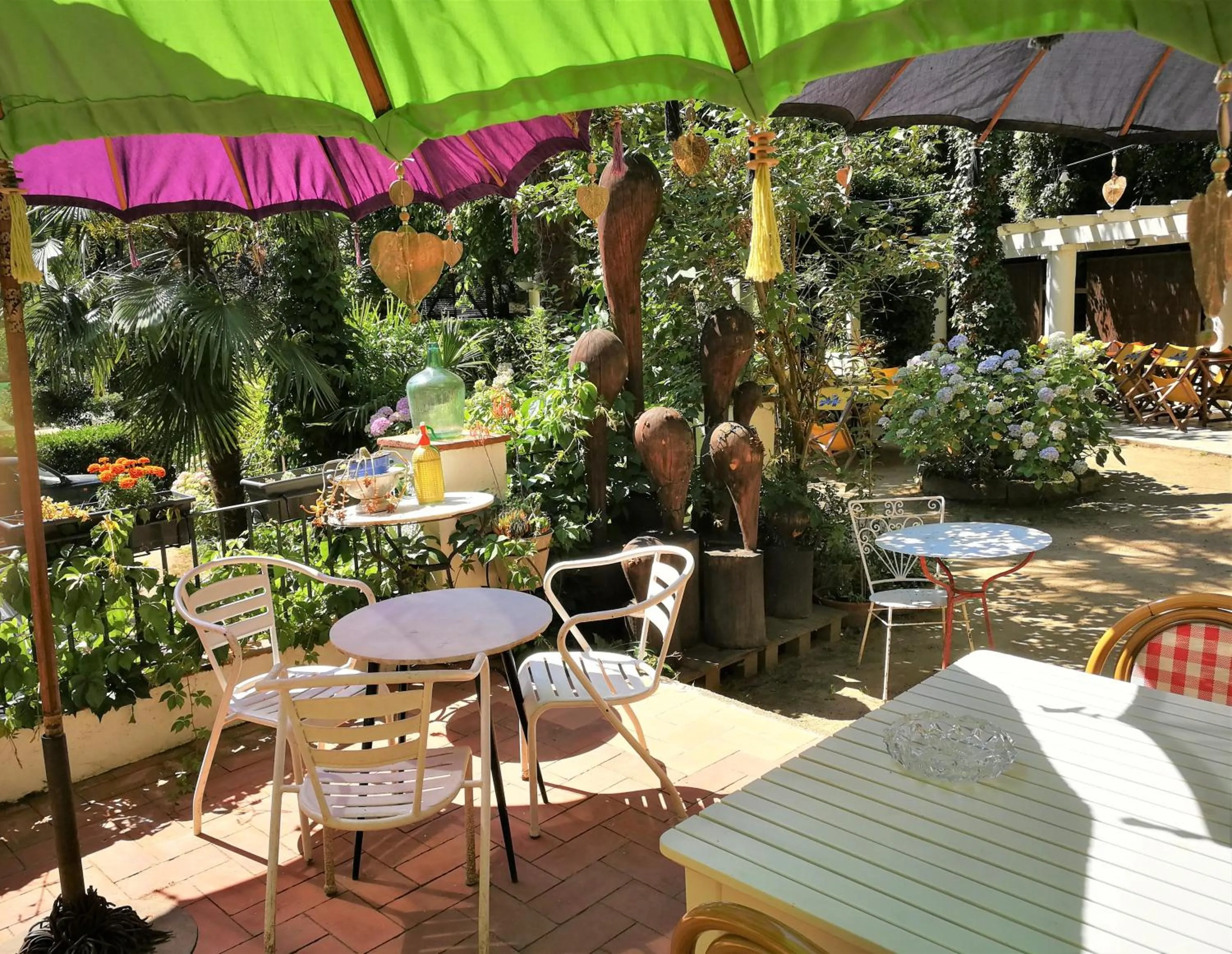 Garden in Hostal Montsoliu