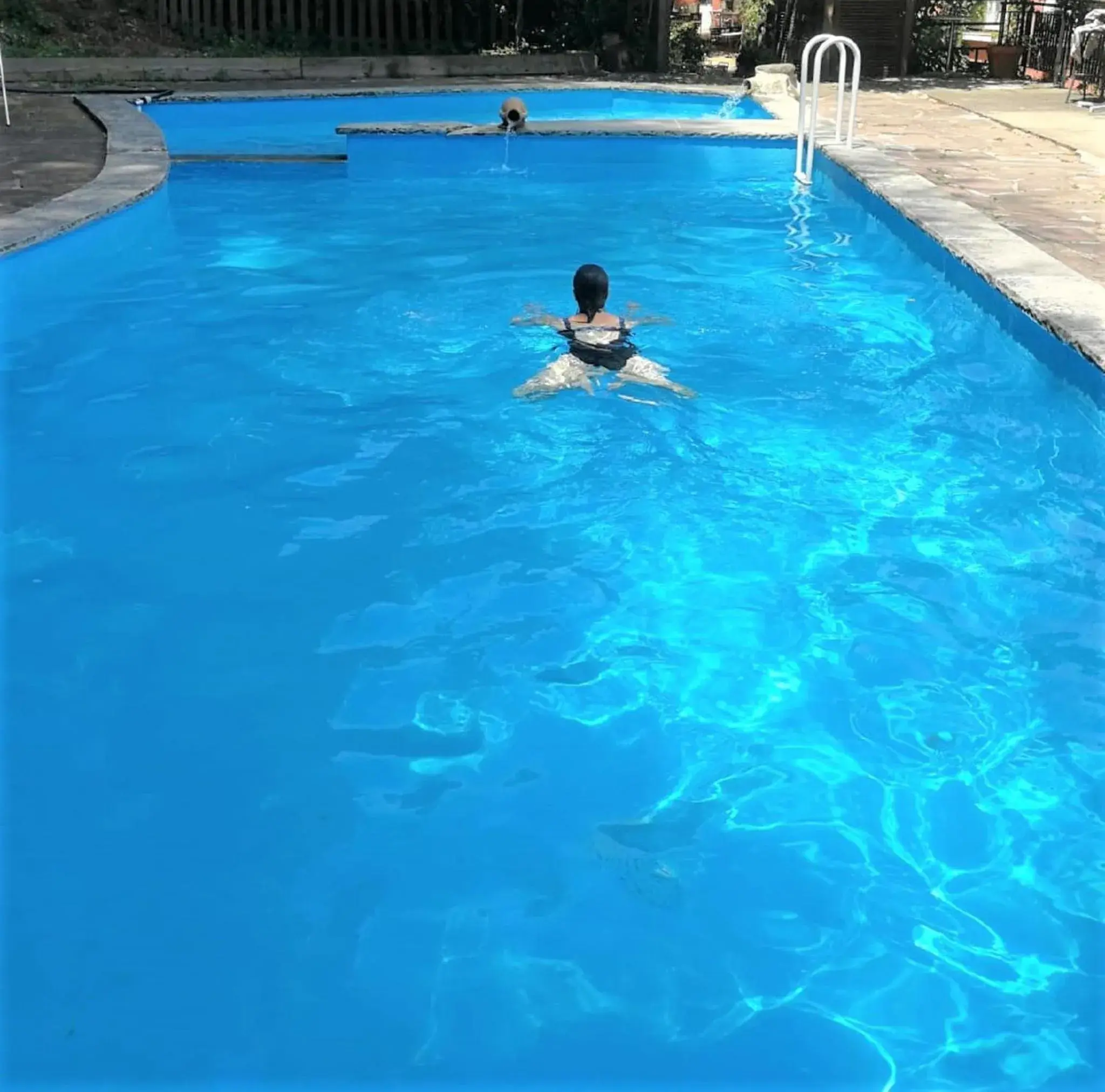 Pool view in Hostal Montsoliu Pool view in Hostal Montsoliu