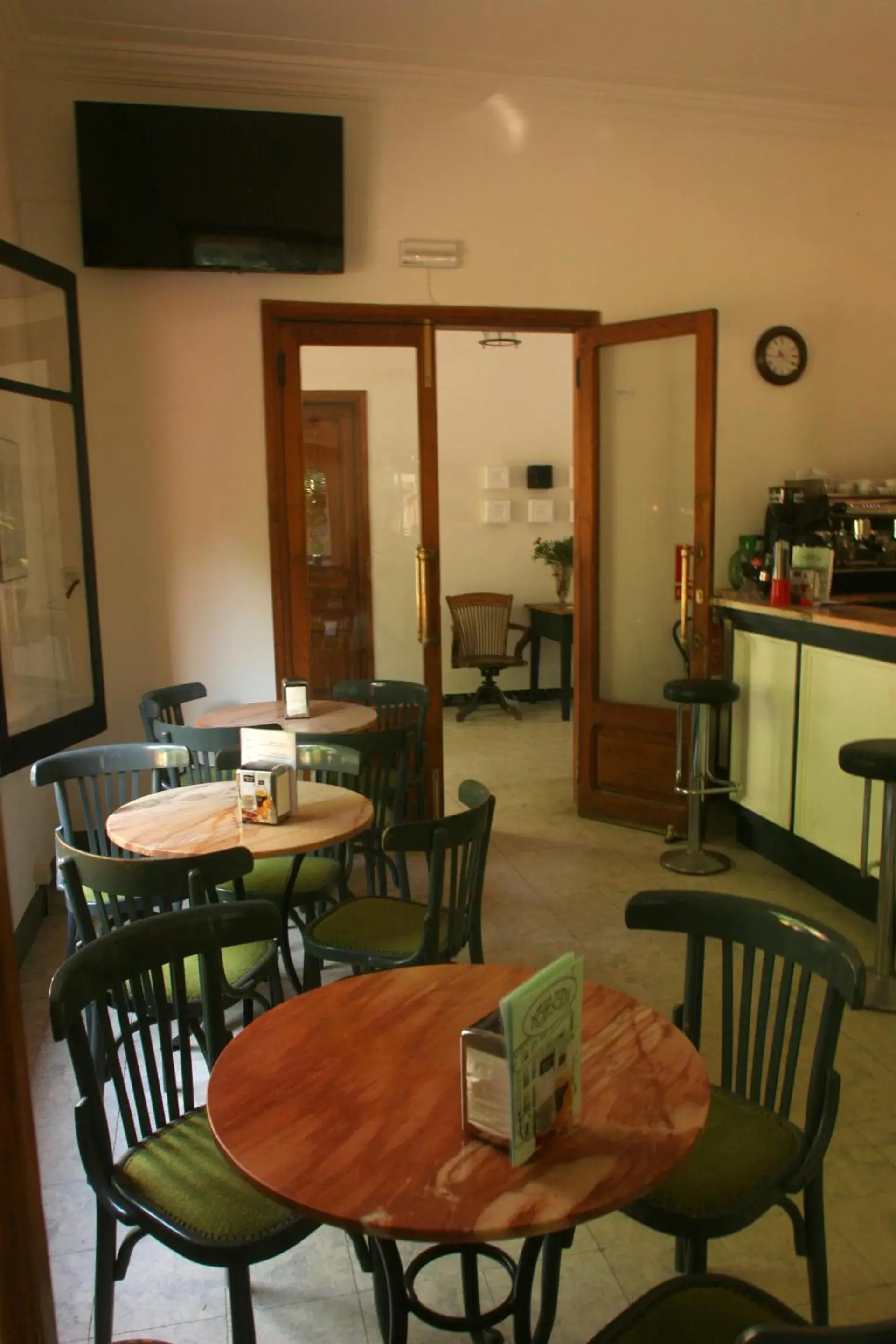 Lounge or bar in Hostal Montsoliu Lounge or bar in Hostal Montsoliu