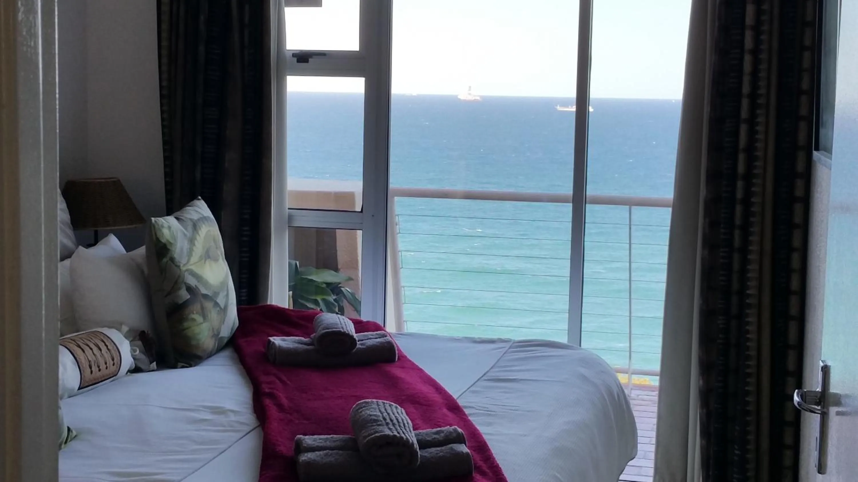 Bed in Sands Beach Breaks Umdloti Beach View