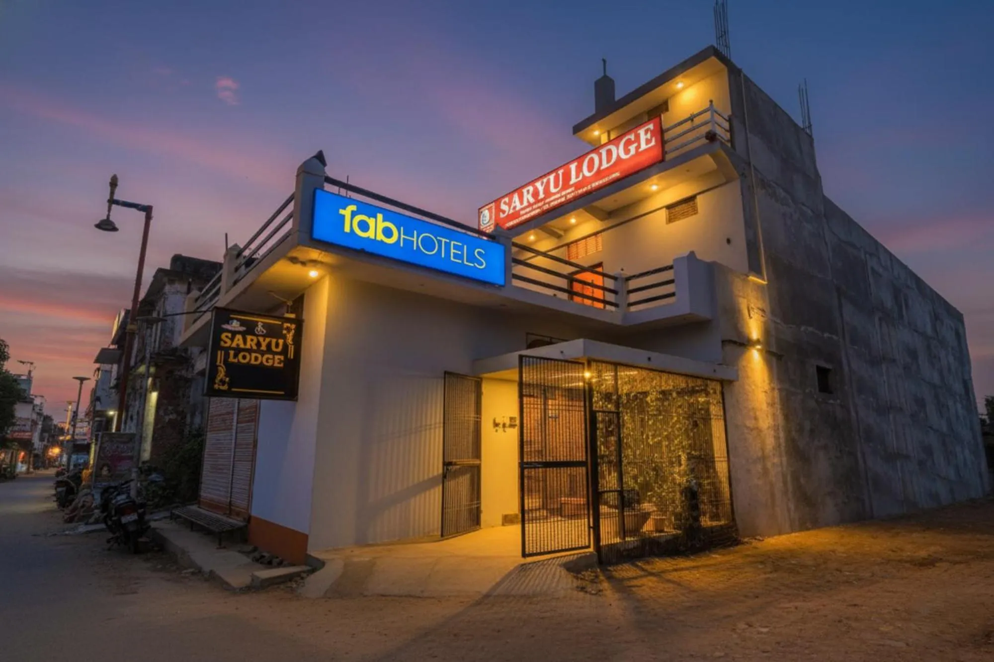 Facade/entrance in Via Saryu