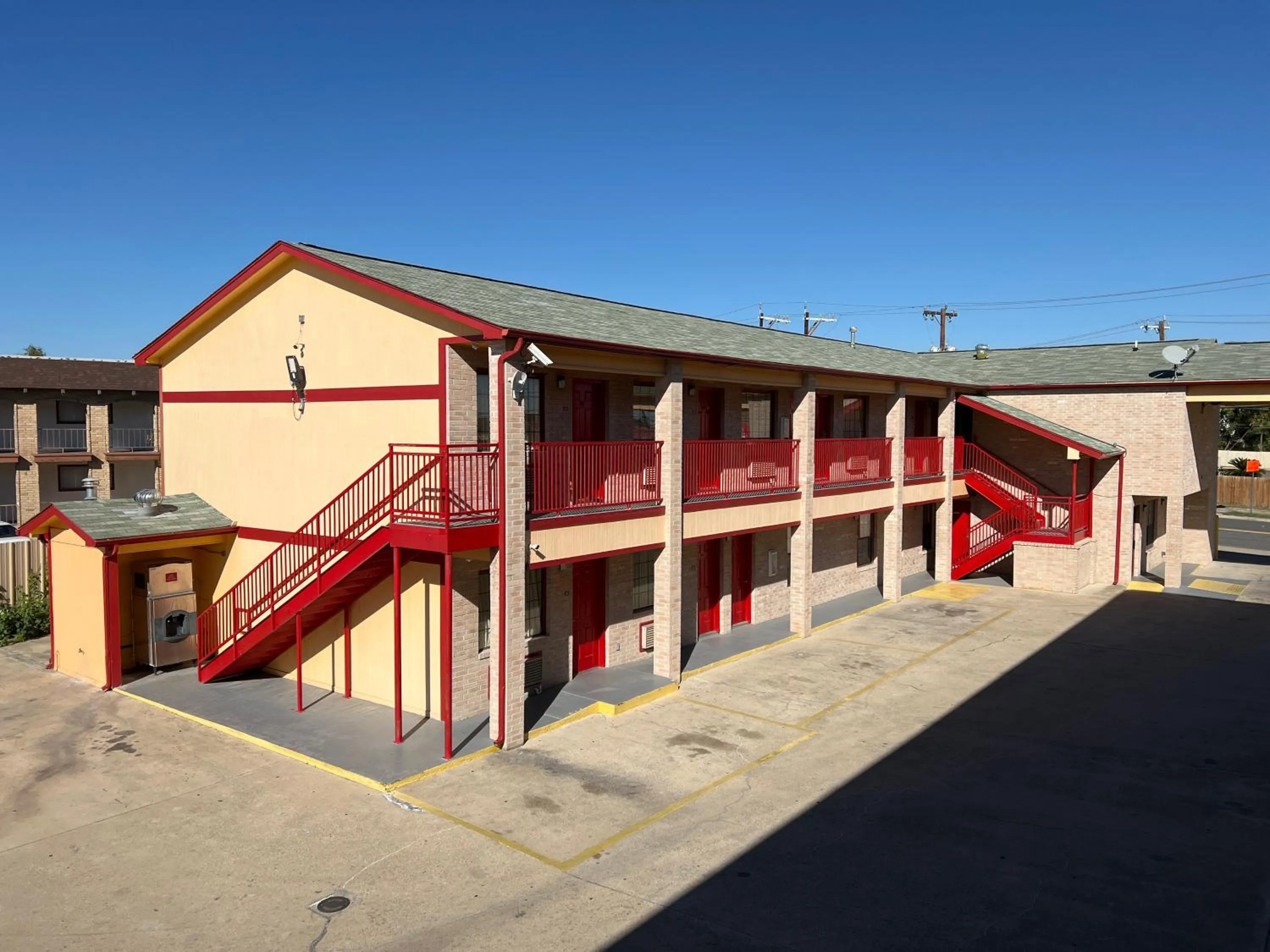 Property building in Executive Inn & Suites Near Lackland AFB