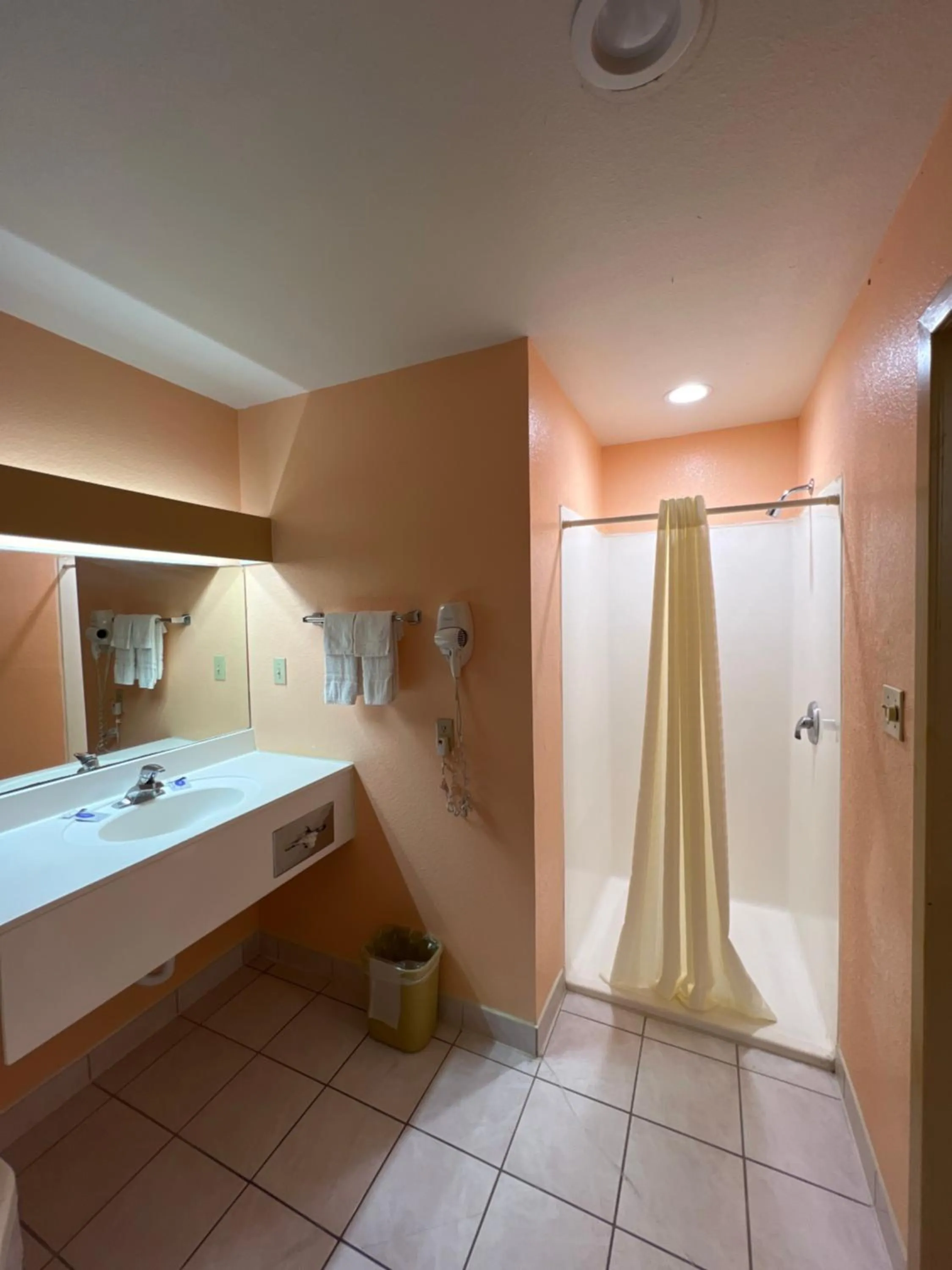 Shower in Executive Inn & Suites Near Lackland AFB