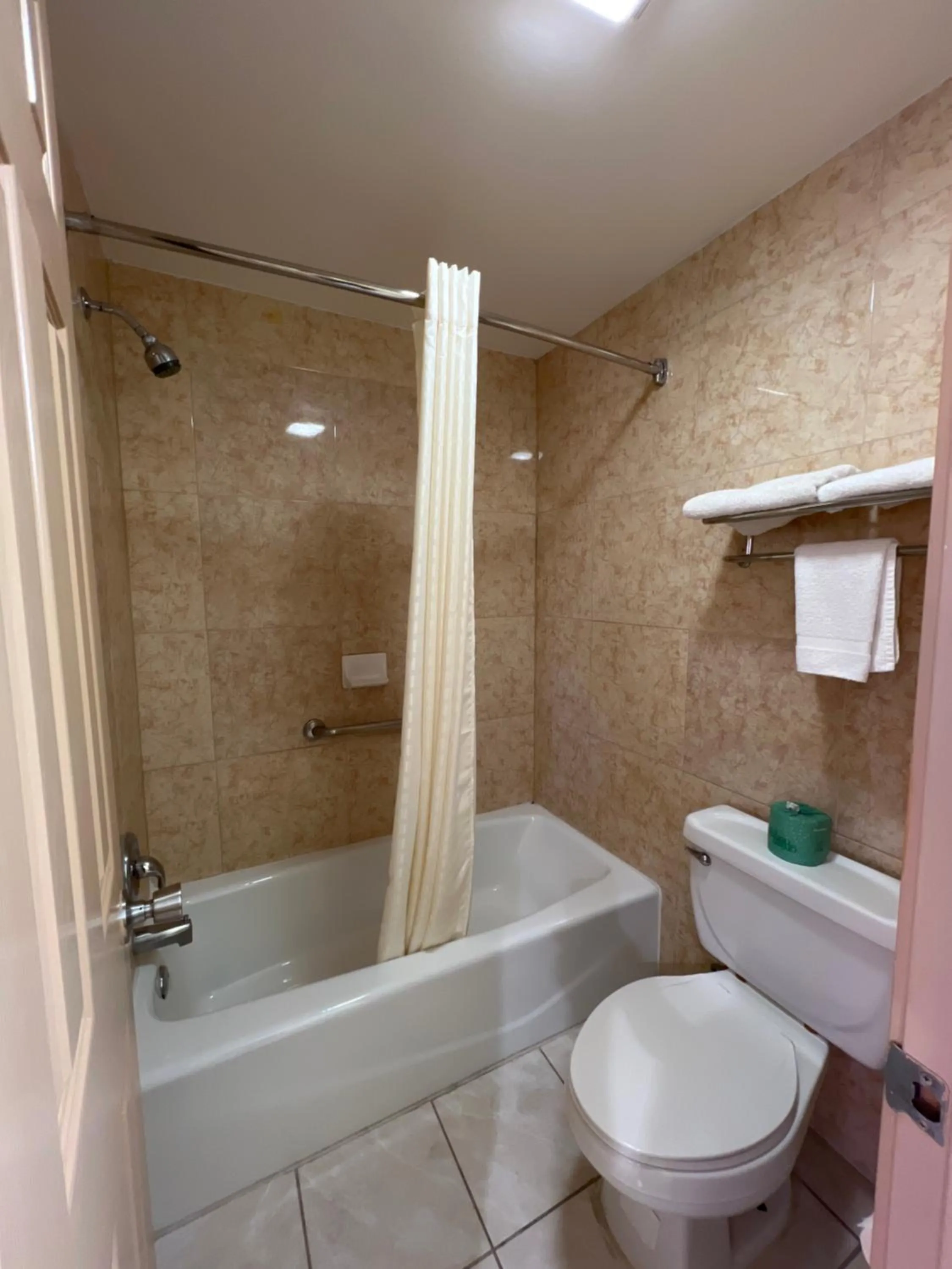 Shower in Executive Inn & Suites Near Lackland AFB