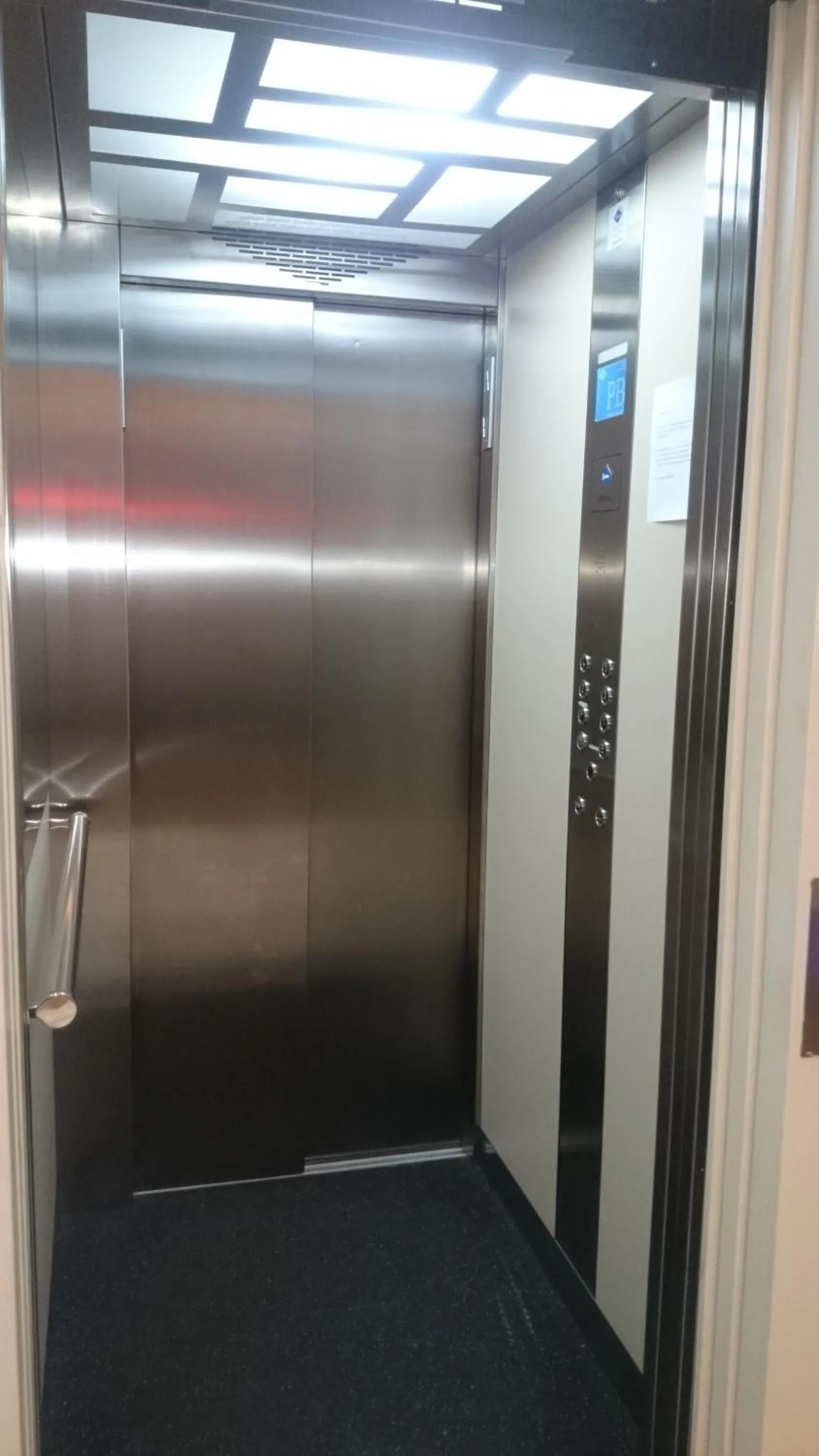 Facade/entrance in Casa Balmes