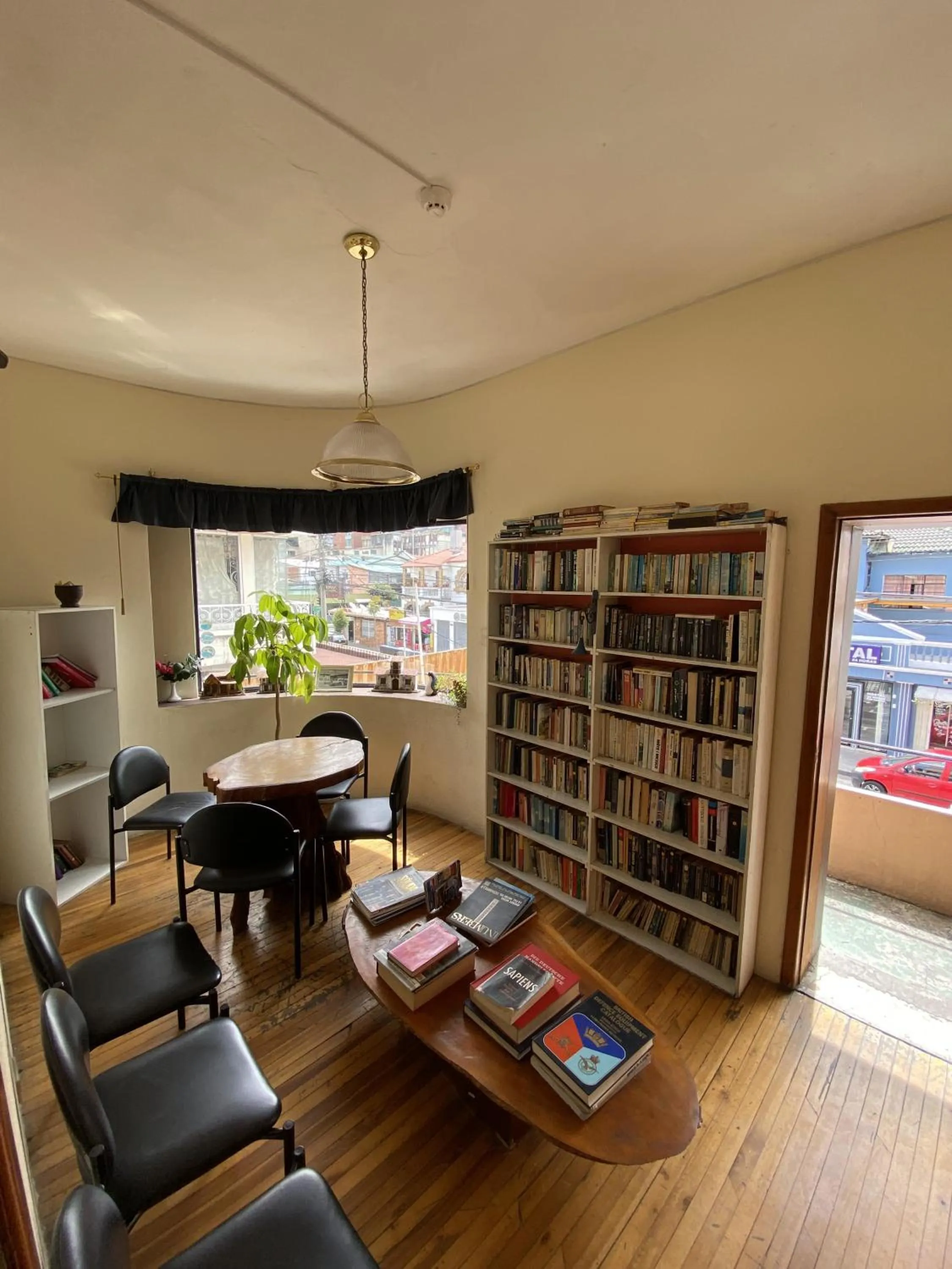 Library in Hotel Casa Franciscana