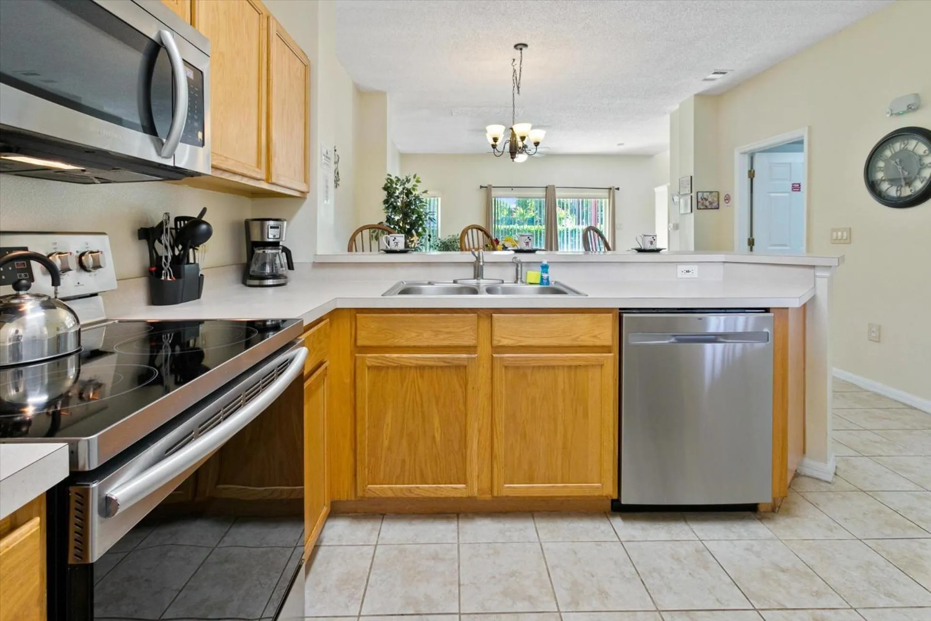 Kitchen or kitchenette in 8569 Crystal Cove