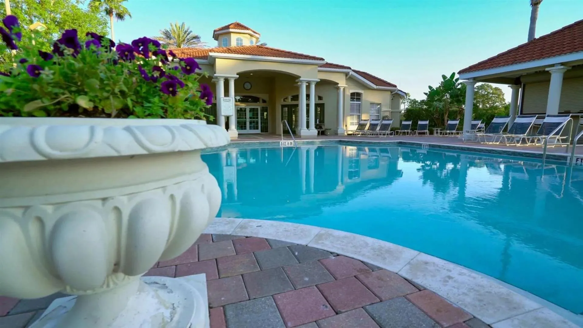 Swimming pool in 8569 Crystal Cove
