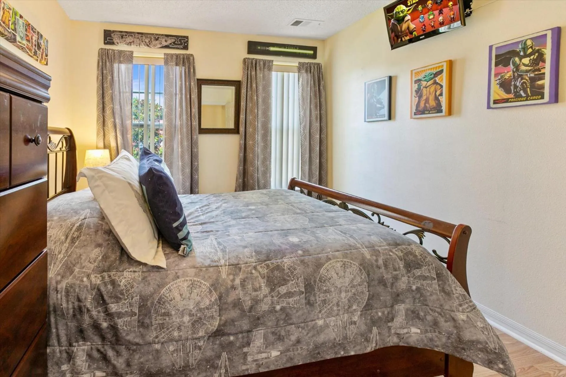 Bedroom, Bed in 8569 Crystal Cove