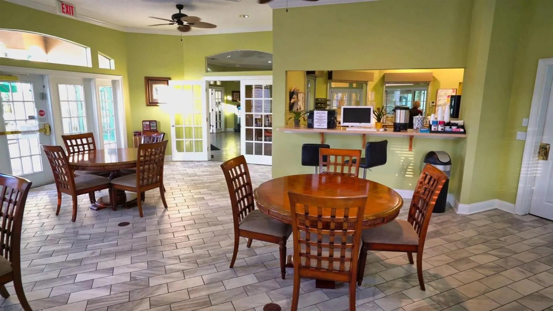 Seating area in 8569 Crystal Cove