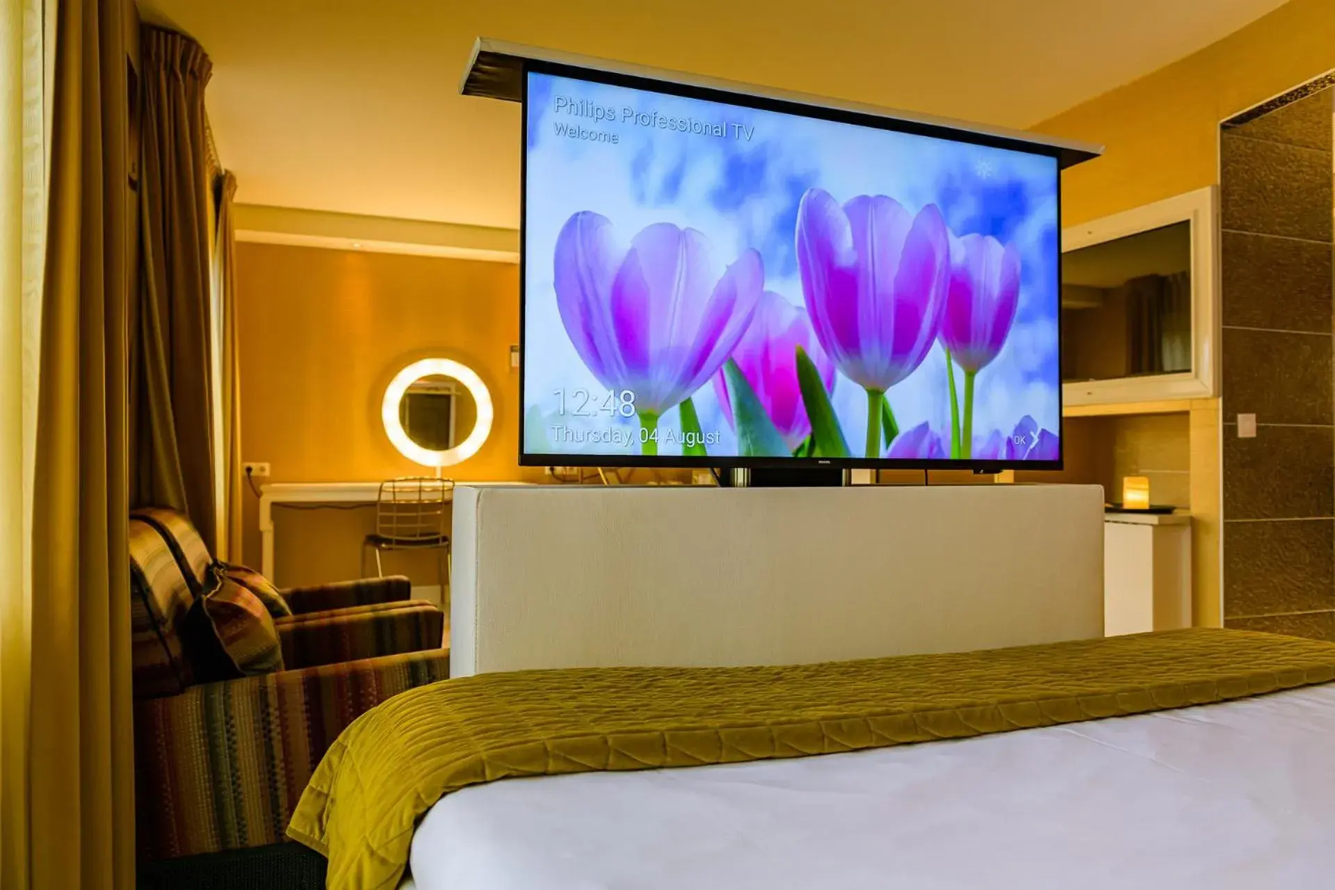 TV and multimedia, Bed in Hotel ReeHorst TV and multimedia, Bed in Hotel ReeHorst
