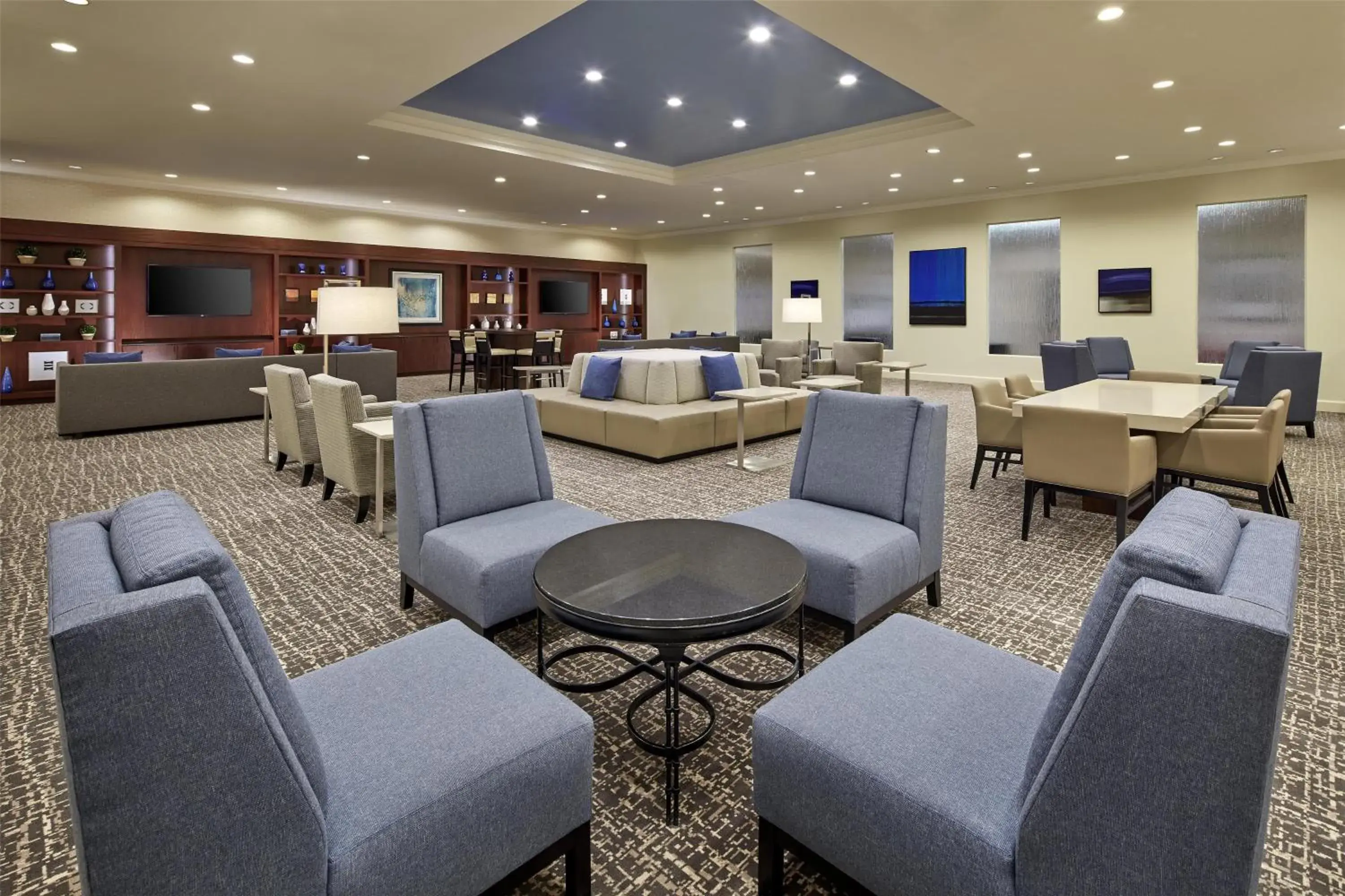 Lounge or bar in Hyatt Regency Tulsa Downtown Lounge or bar in Hyatt Regency Tulsa Downtown