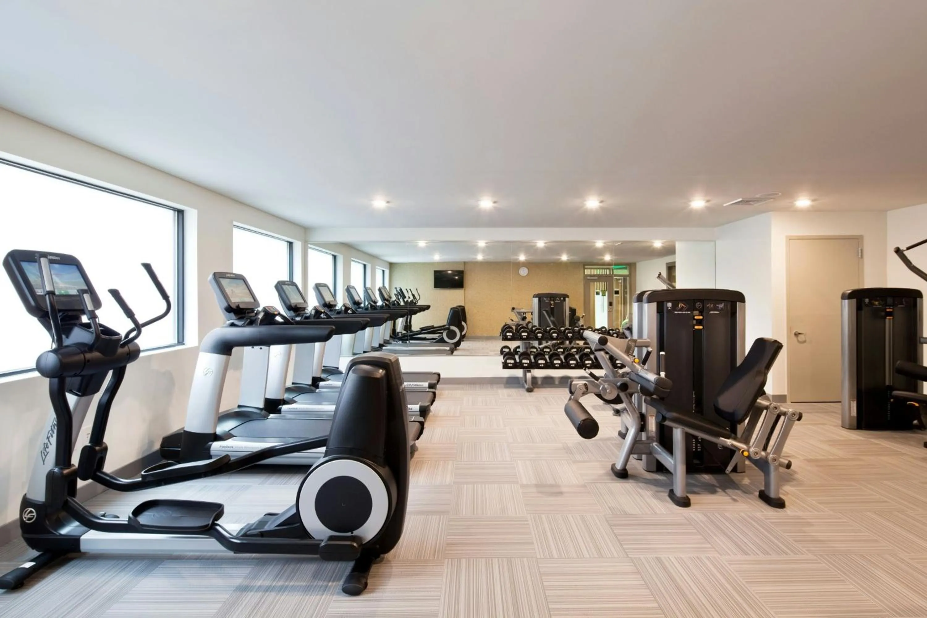 Fitness centre/facilities in Element Harrison-Newark