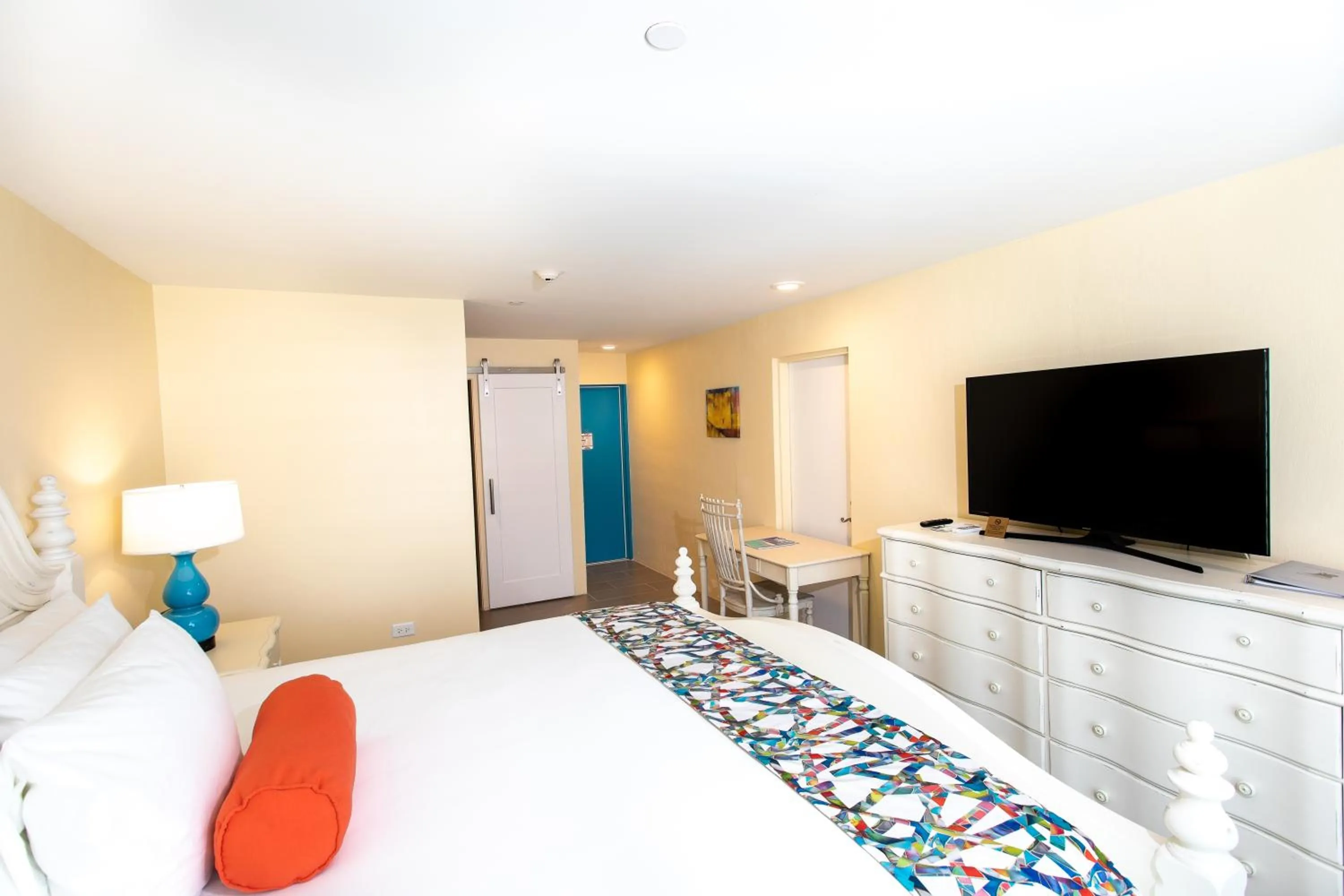 Photo of the whole room, Bed in Caravelle Hotel St Croix