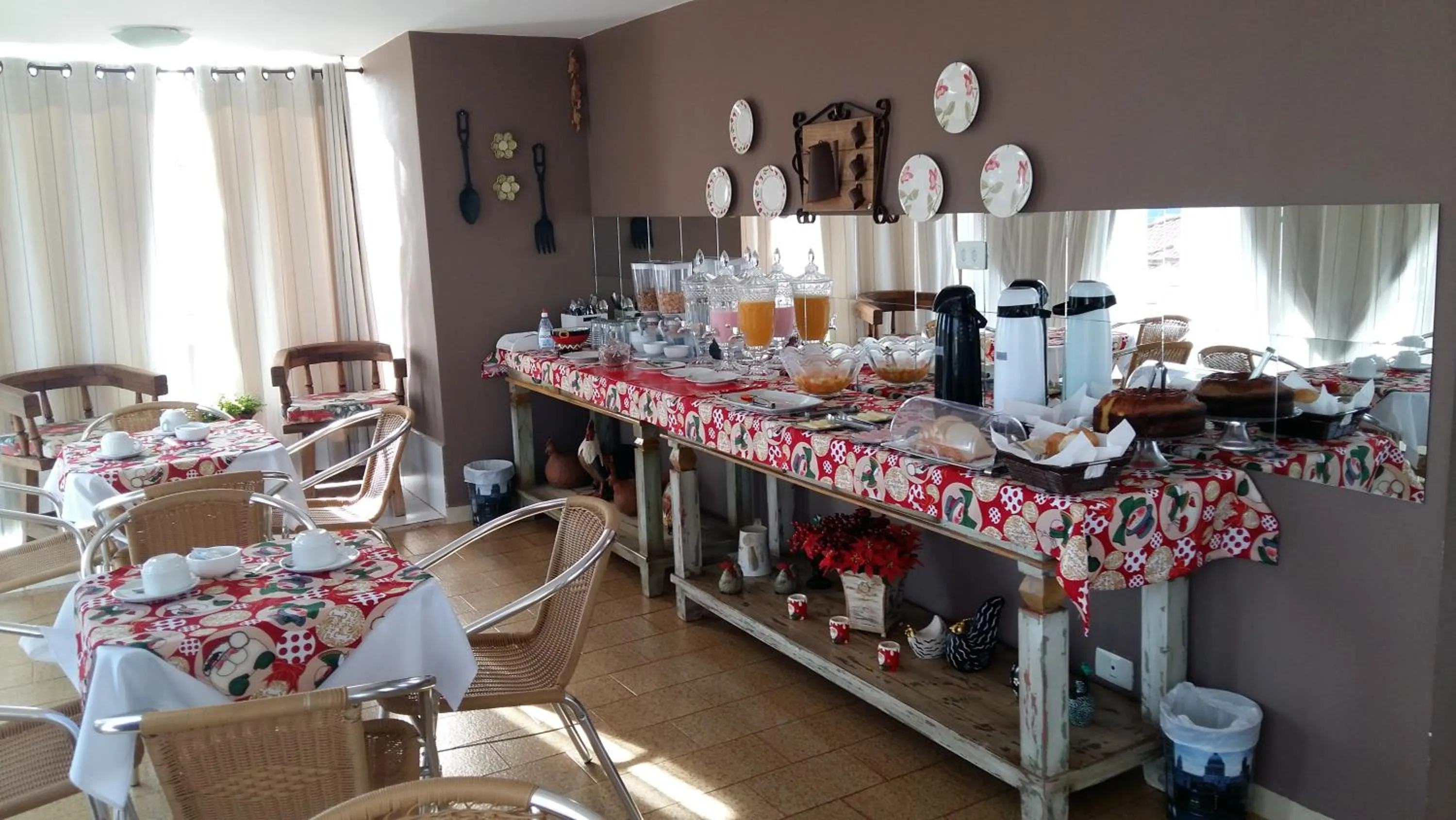 Restaurant/places to eat in Pousada Cantinho DelMar