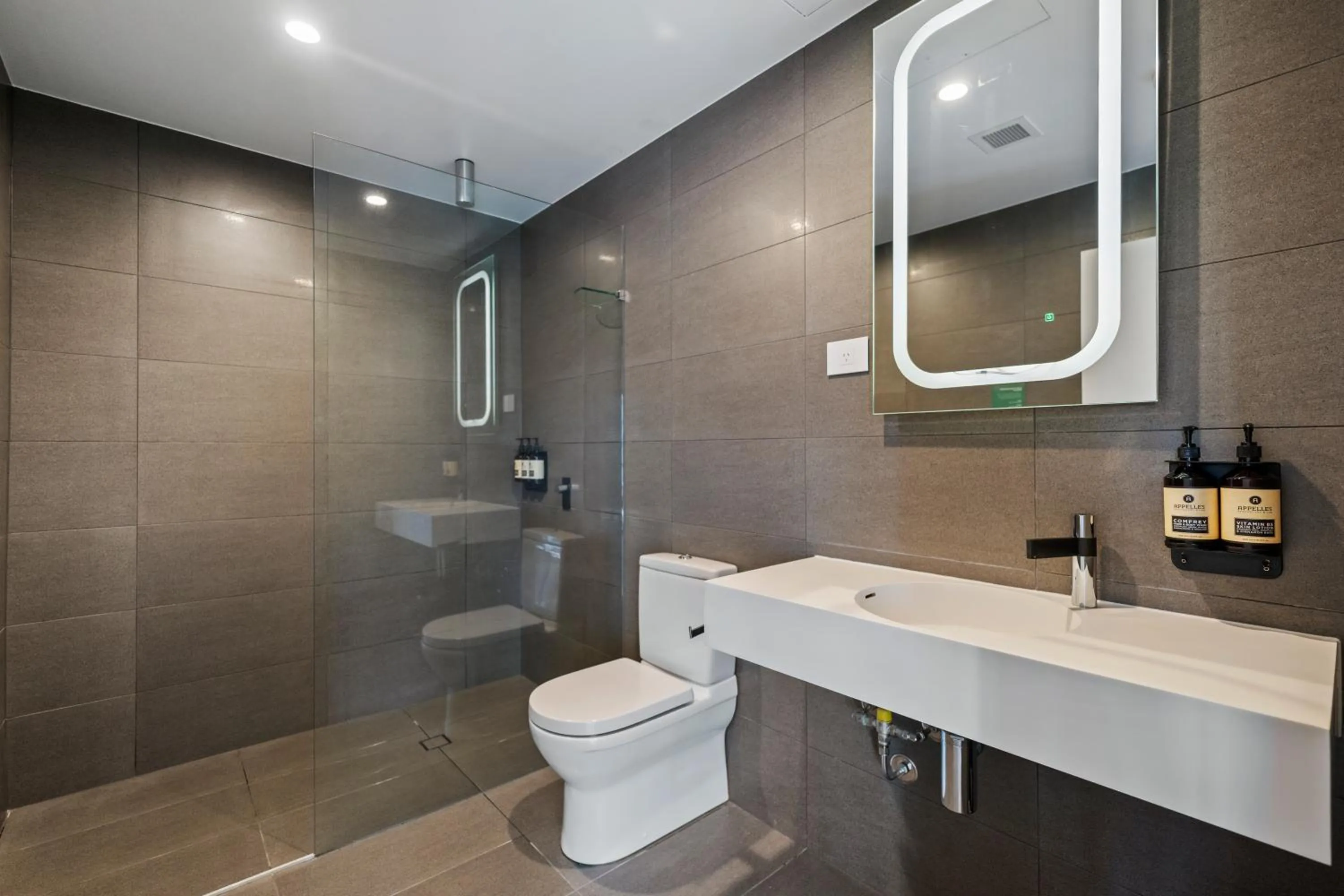 Toilet in The Kingsford, an Ascend Collection Hotel