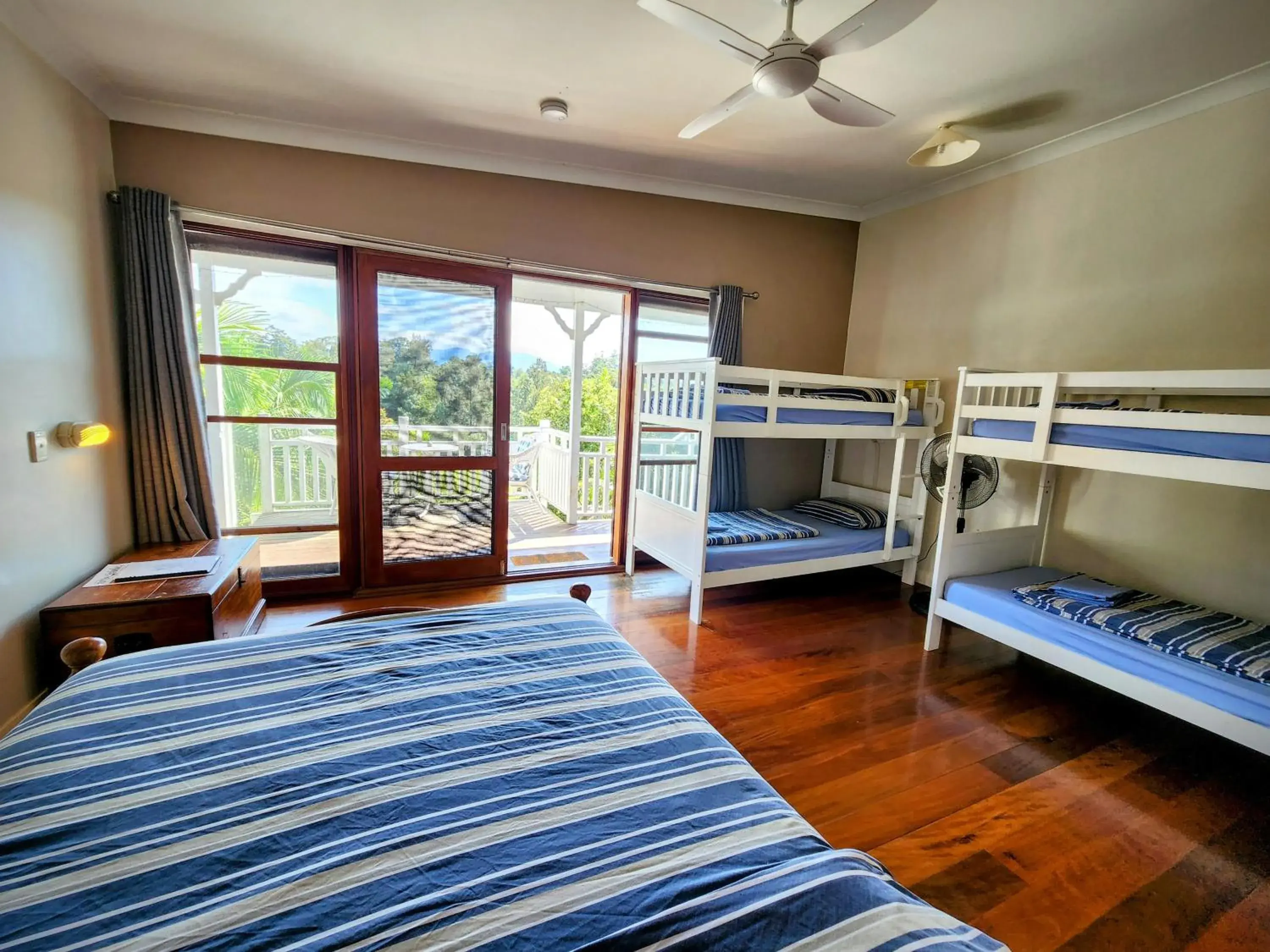 Family Room with Private Bathroom in Bellingen Belfry Guesthouse Family Room with Private Bathroom in Bellingen Belfry Guesthouse