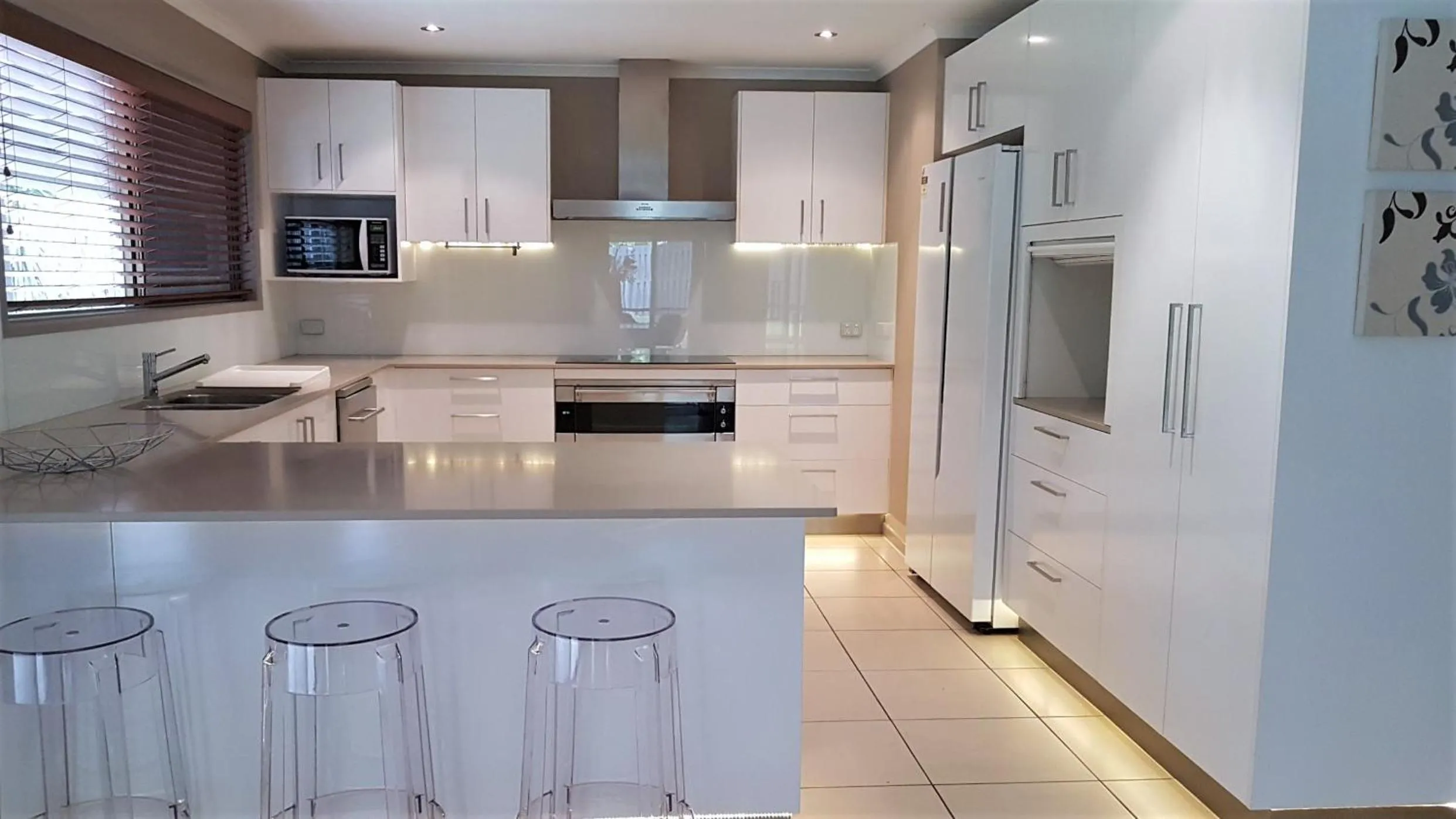 Kitchen or kitchenette in Noosa North Shore Retreat