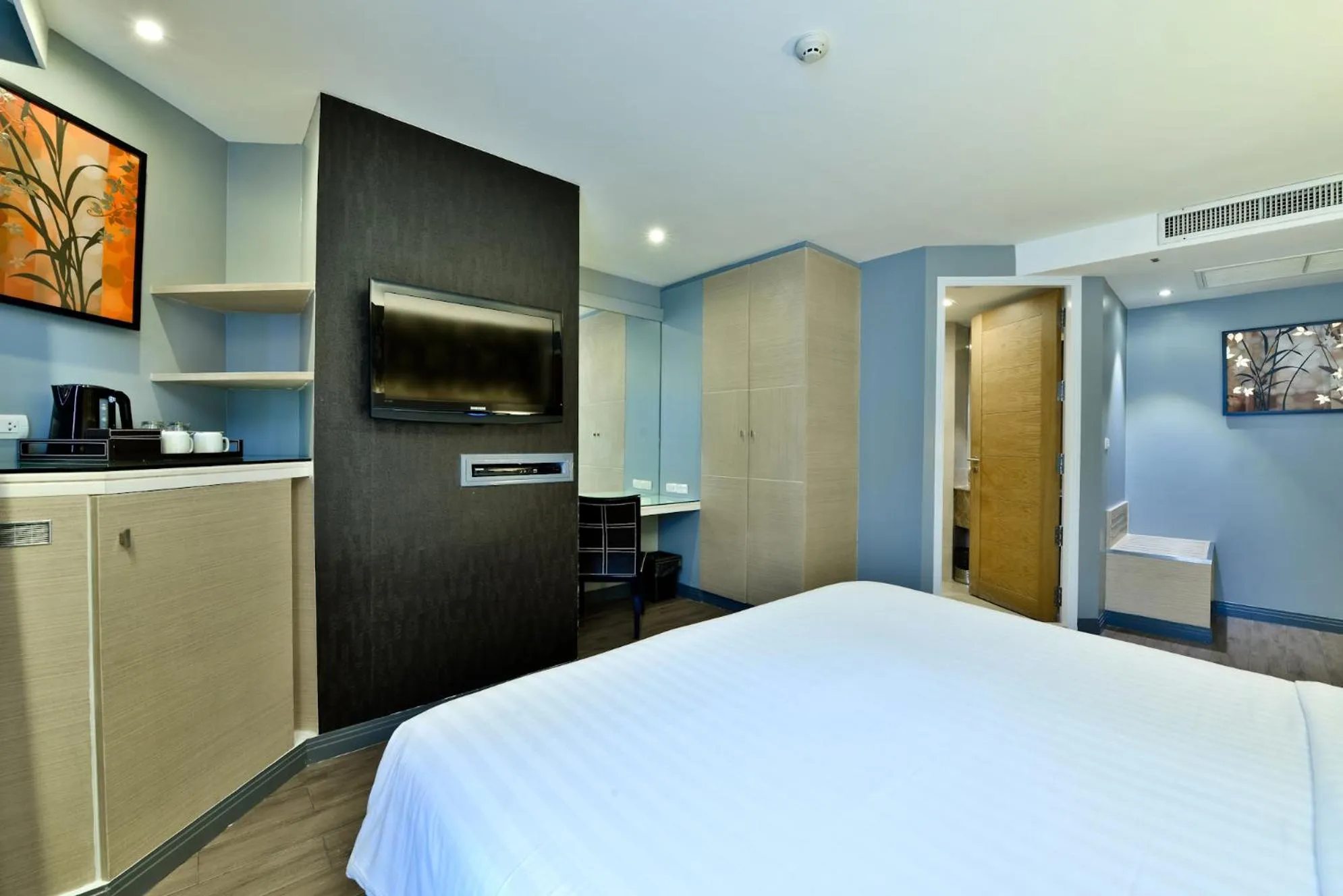 Photo of the whole room, Bed in Prestige Suites Nana