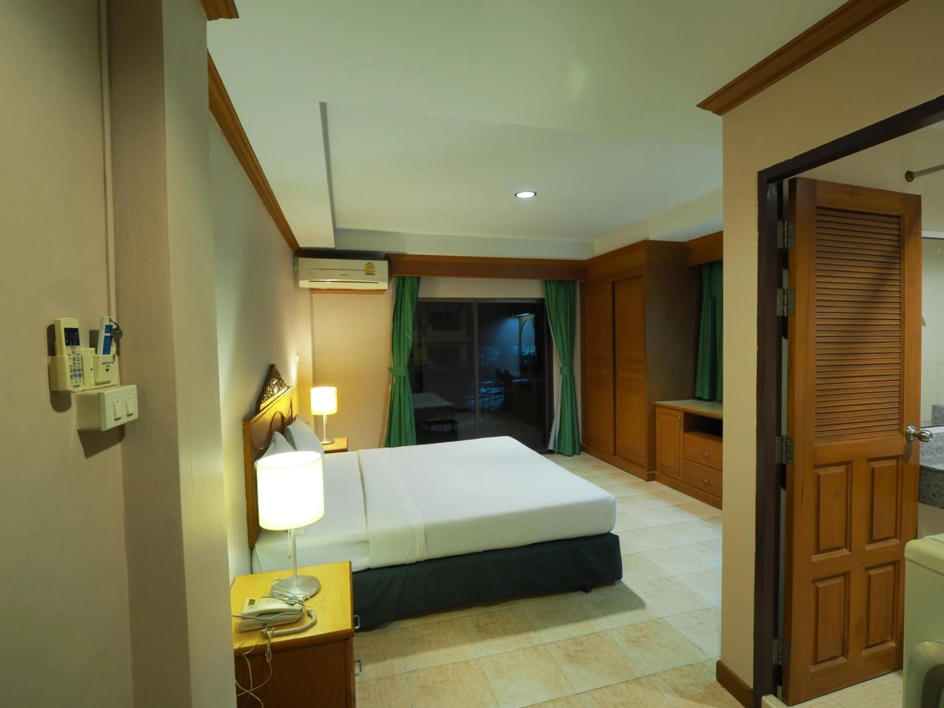 Bedroom, Bed in Golden Villa Pattaya