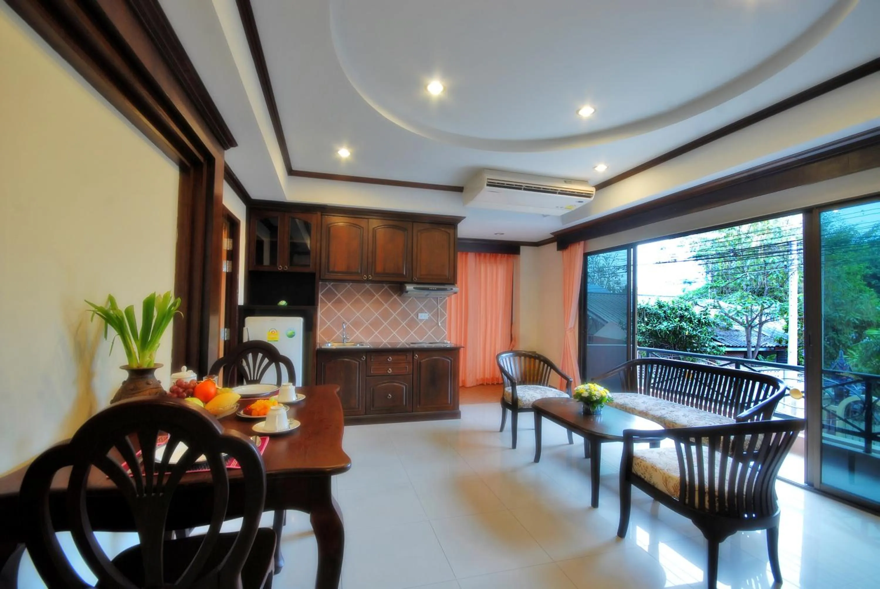 Dining area in Golden Villa Pattaya