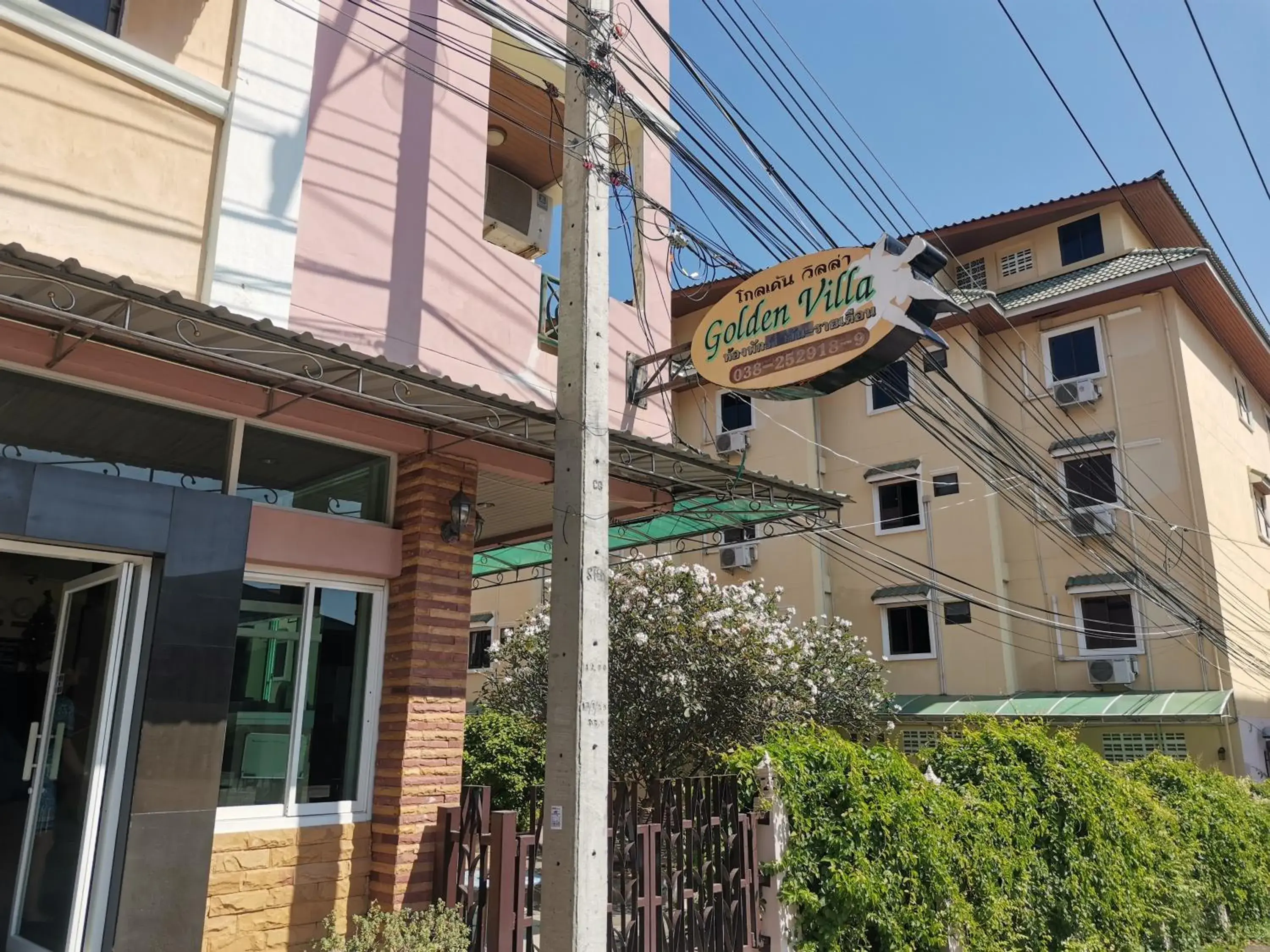 Property building in Golden Villa Pattaya Property building in Golden Villa Pattaya