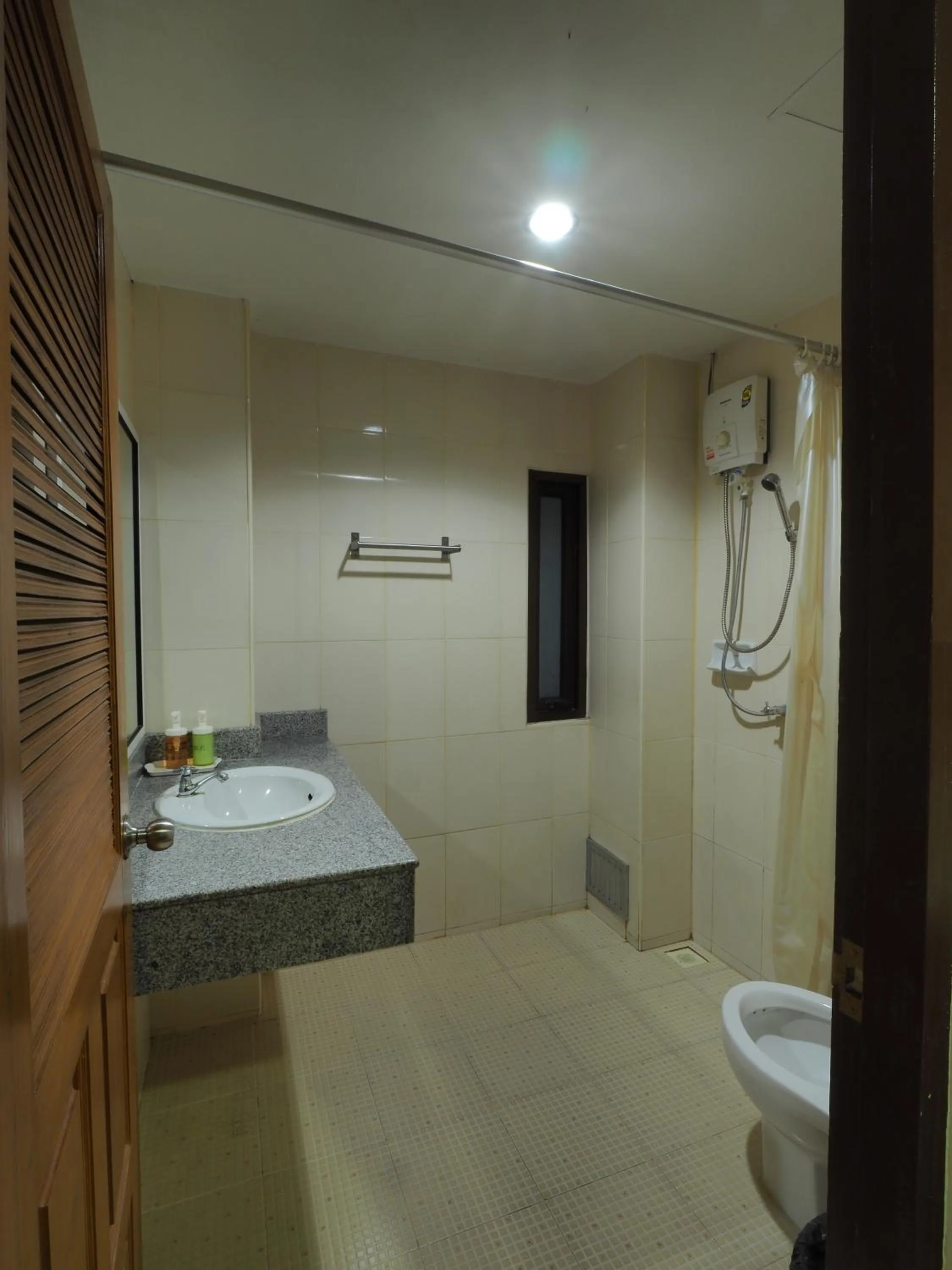 Shower in Golden Villa Pattaya