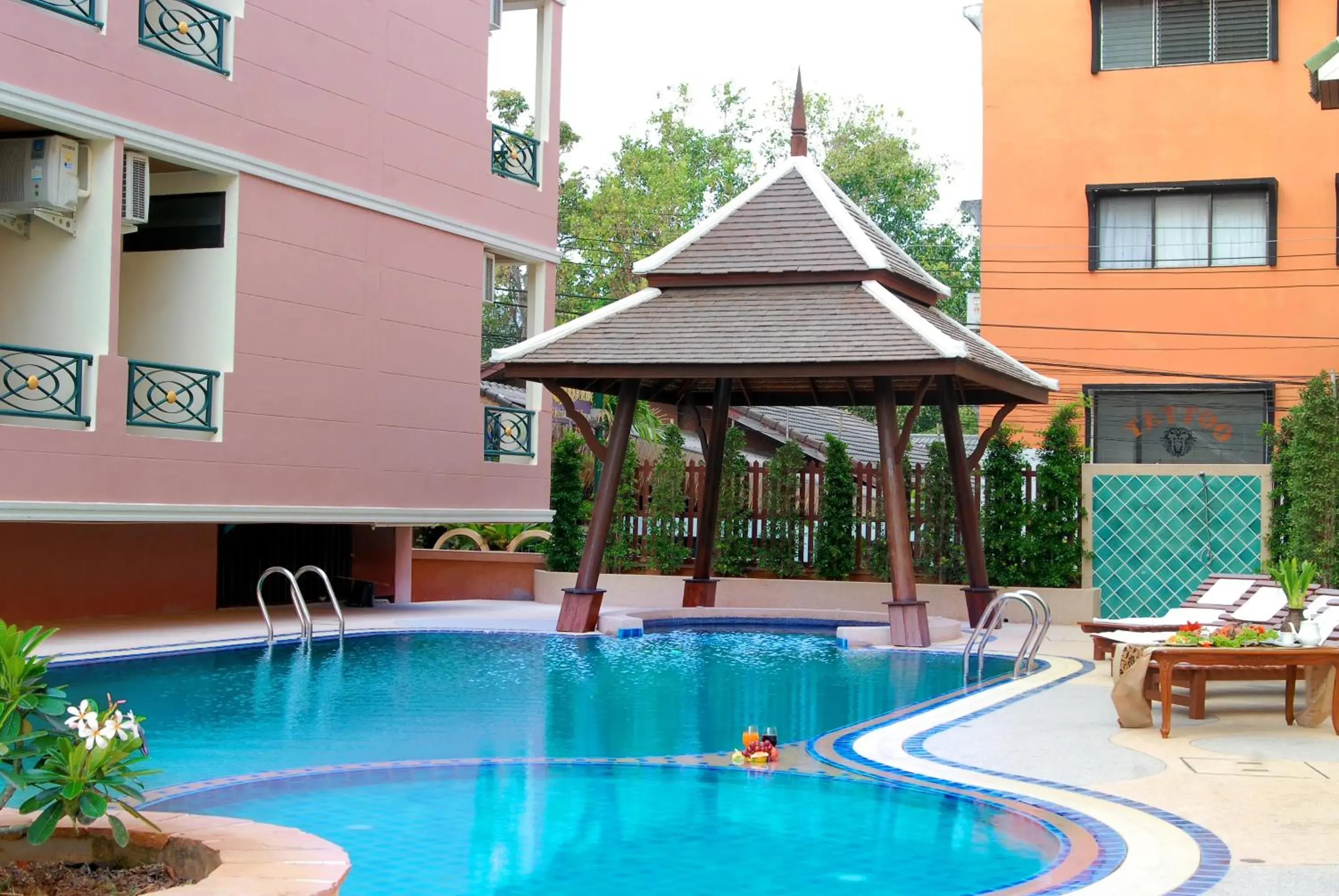 Swimming pool in Golden Villa Pattaya Swimming pool in Golden Villa Pattaya