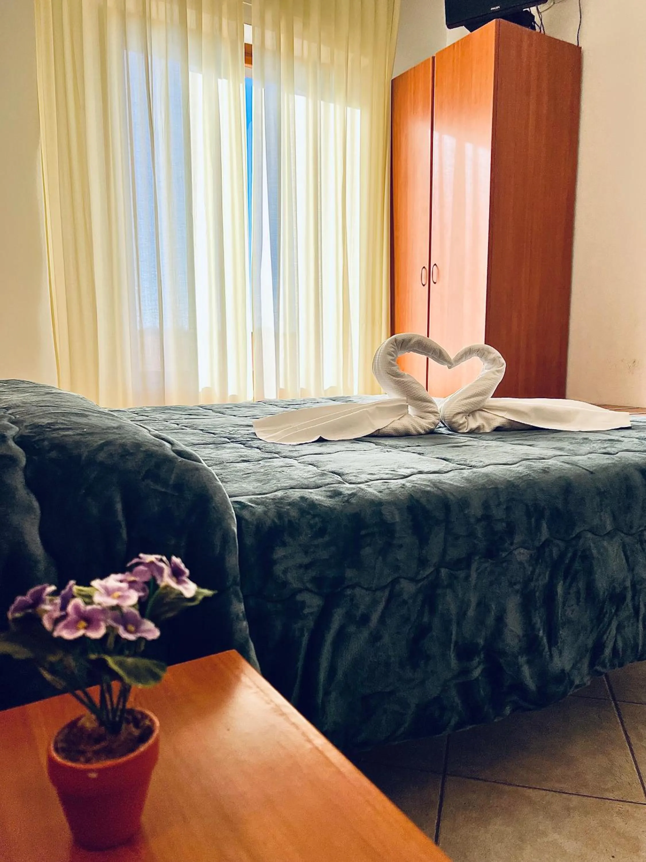 Photo of the whole room, Bed in Hotel Vico Alto Siena