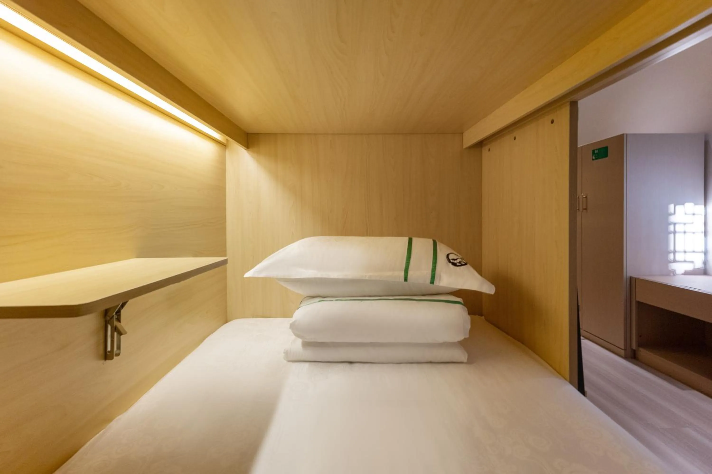 Bed in Xishu Garden Inn - Travel Agency service - Car Rent service - English Speaking