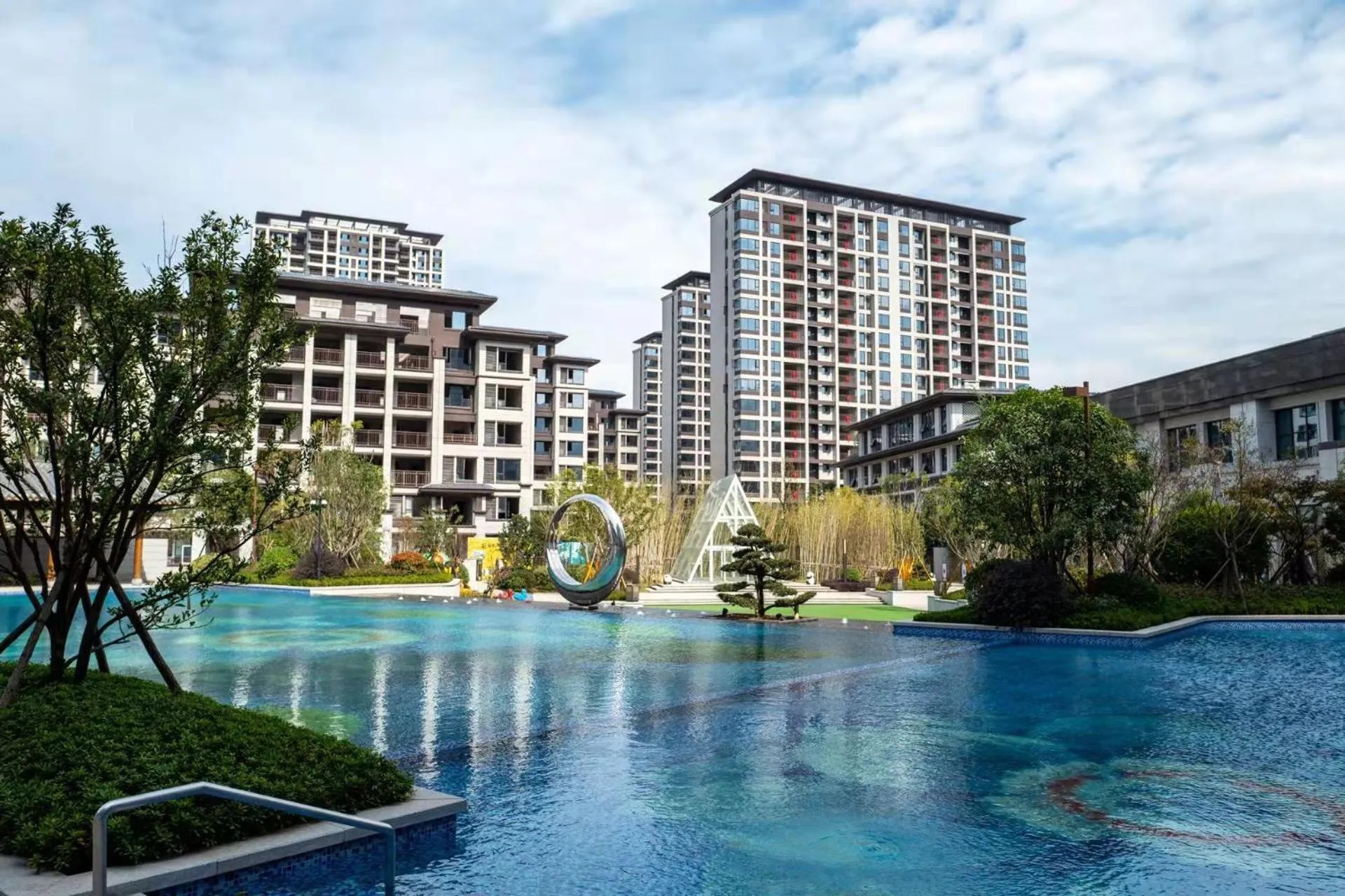 Swimming pool in Wanda Jin Pingxiang