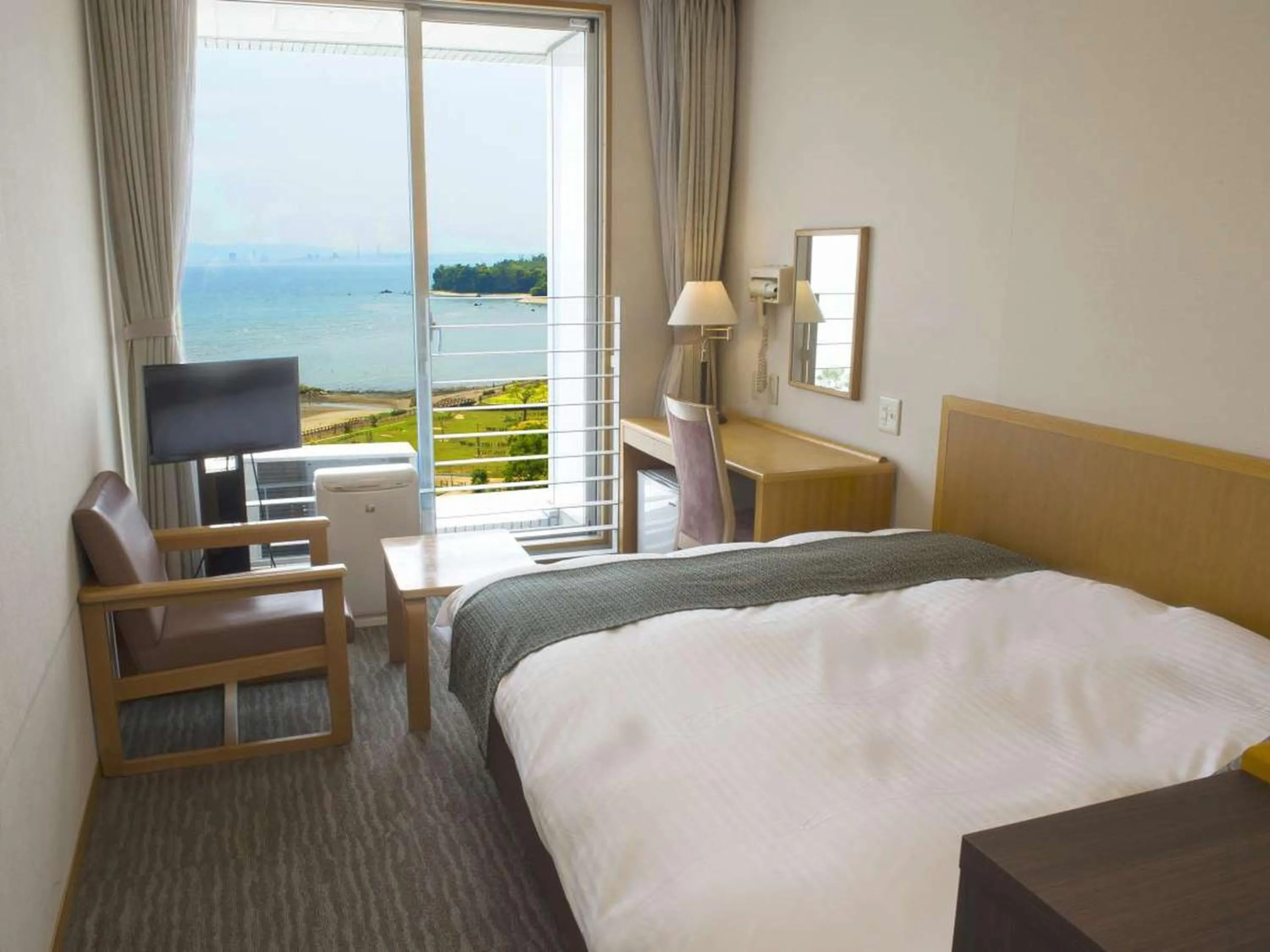 Photo of the whole room, Bed in Spa and Resort Hotel Solage Oita Hiji Beppuwan