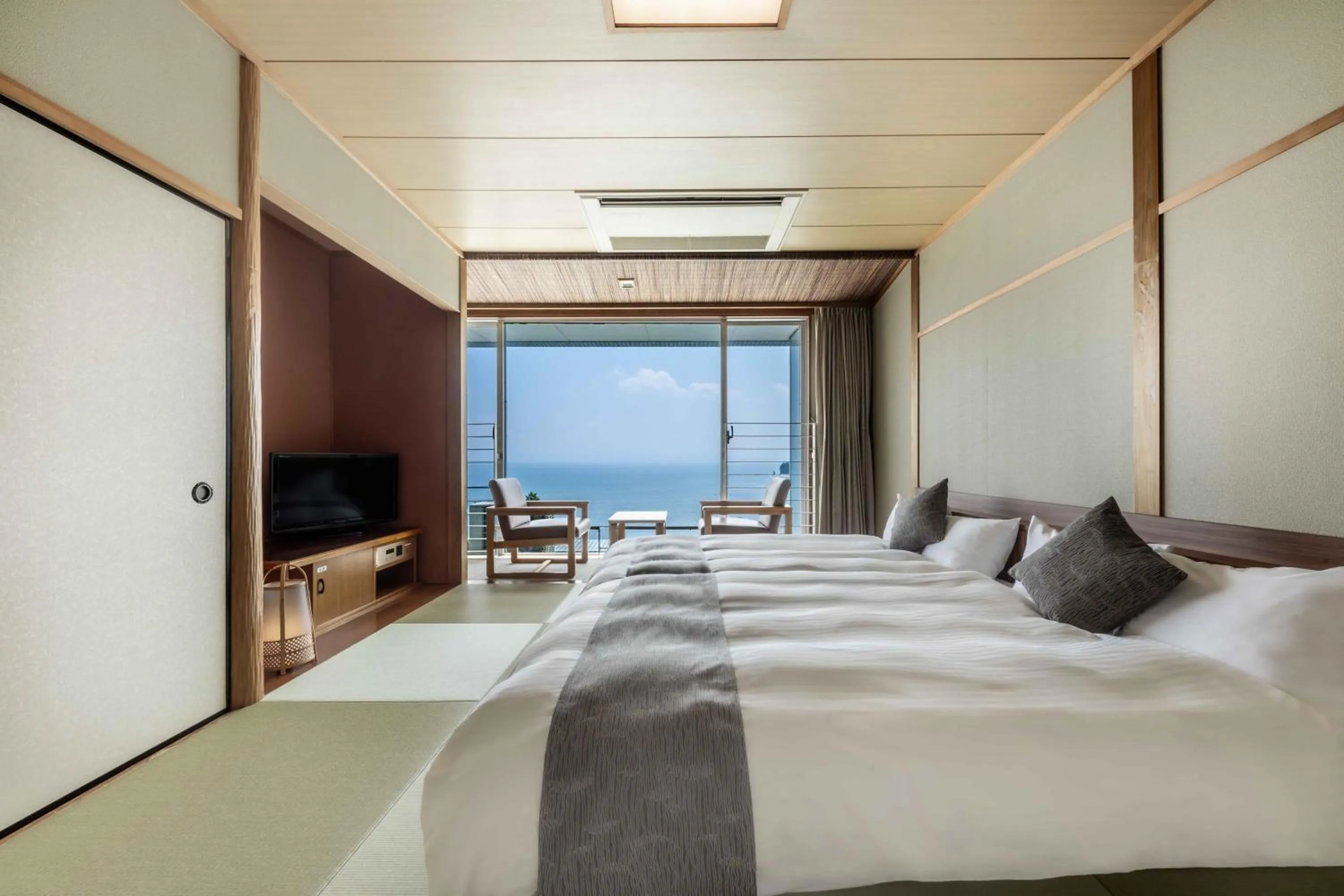 Photo of the whole room, Bed in Spa and Resort Hotel Solage Oita Hiji Beppuwan