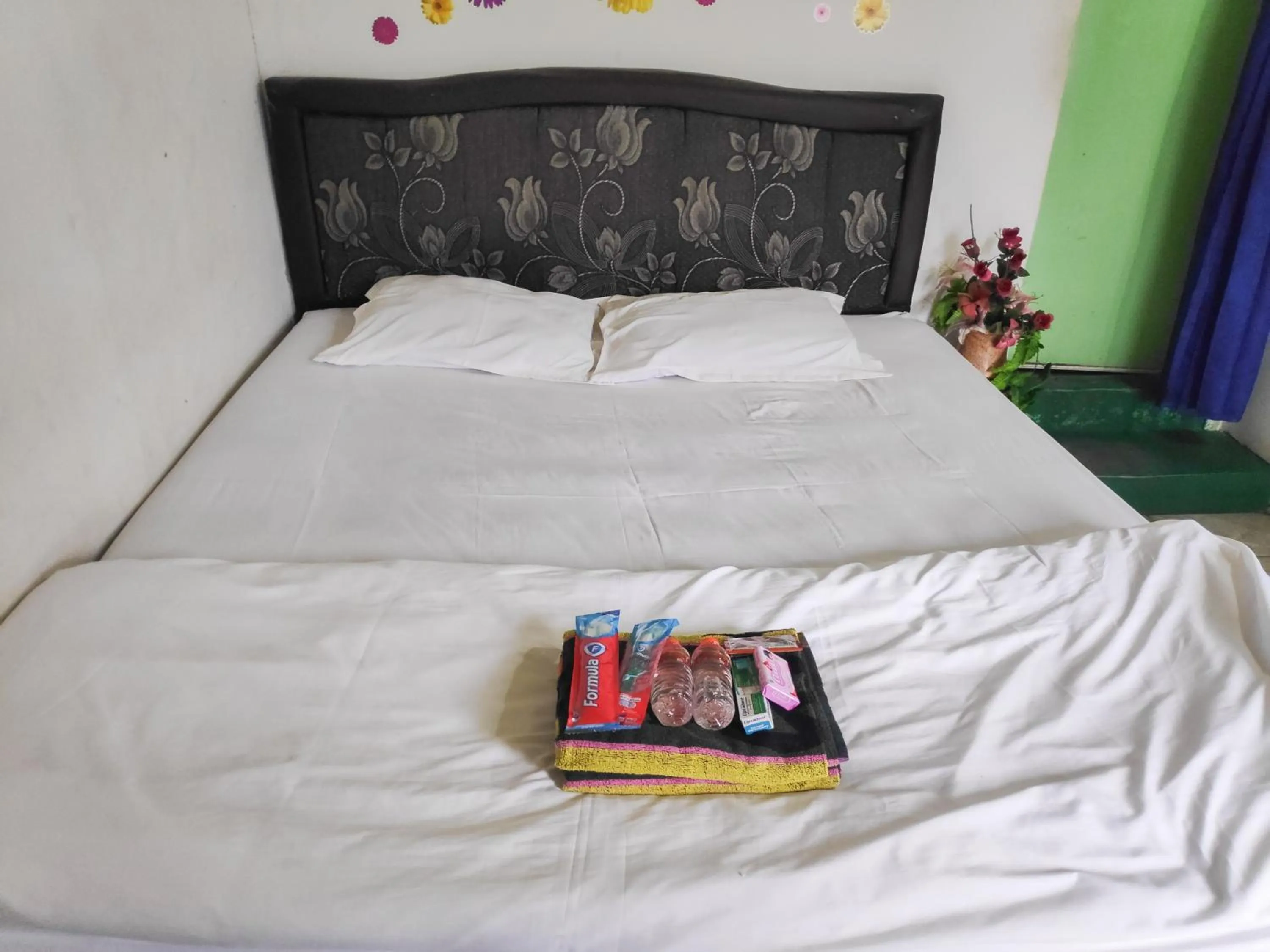 Bedroom, Bed in RedDoorz near Pelabuhan Ajibata Parapat