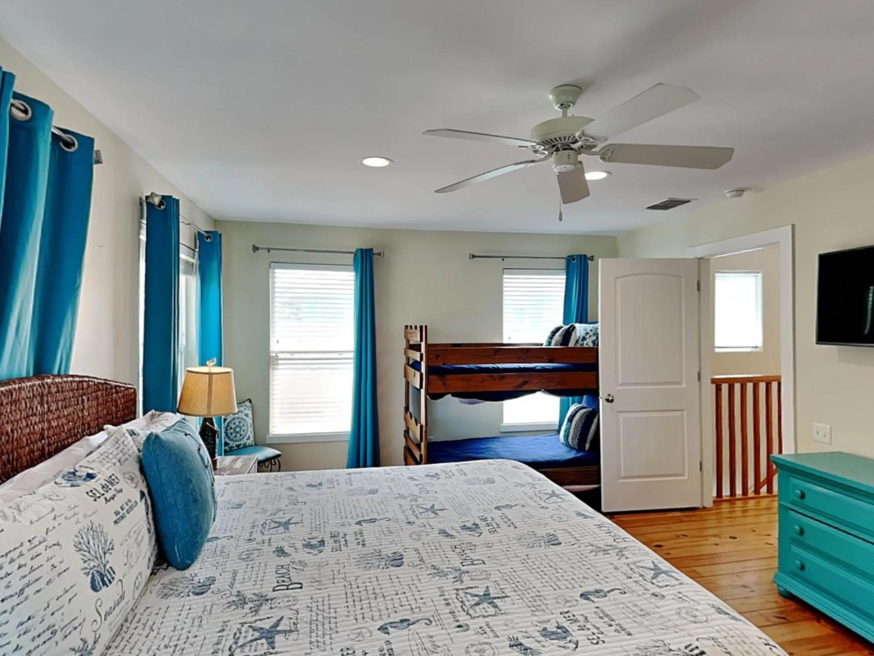 Property building, Bed in Island Time