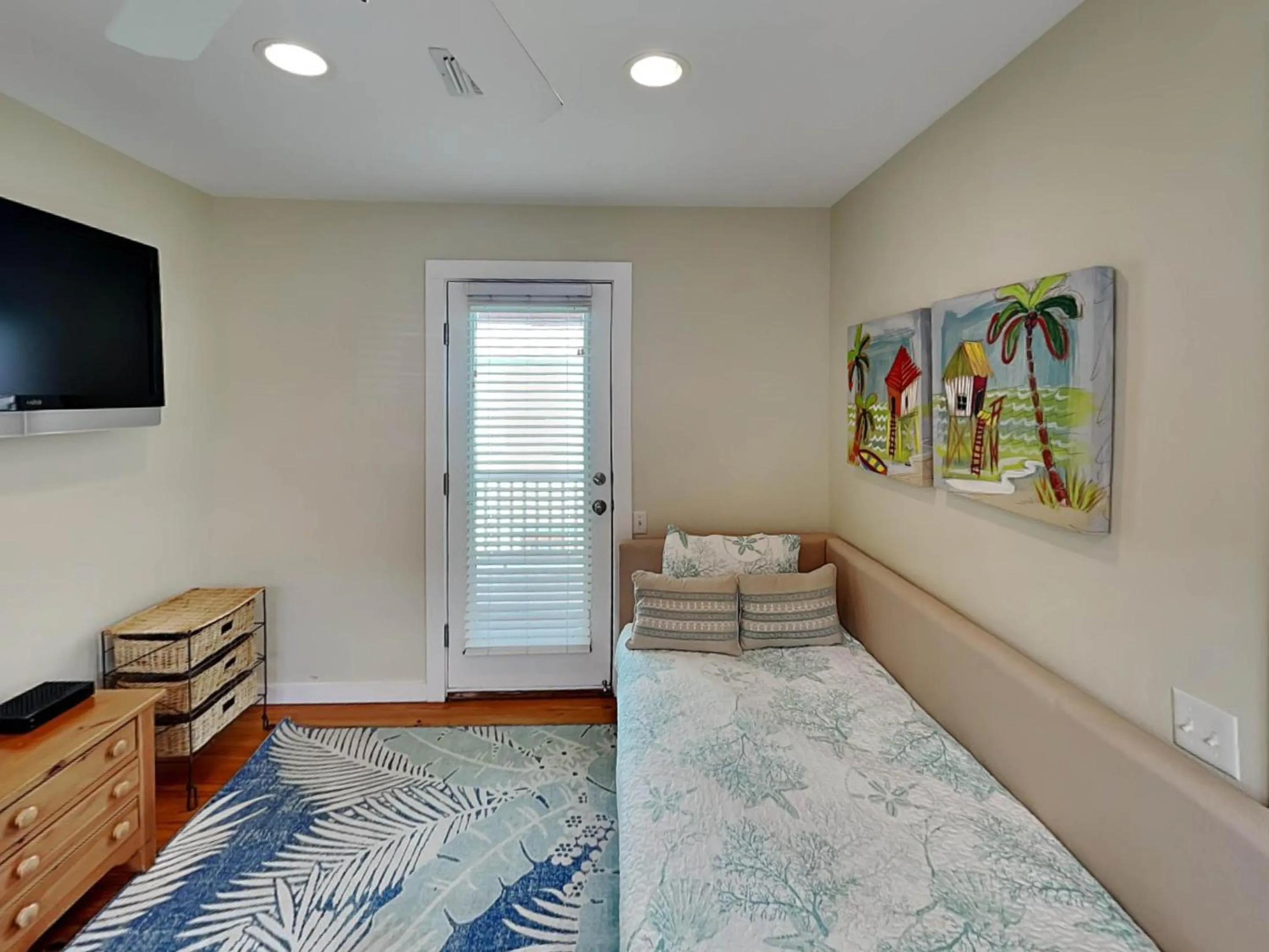 Property building, Bed in Island Time