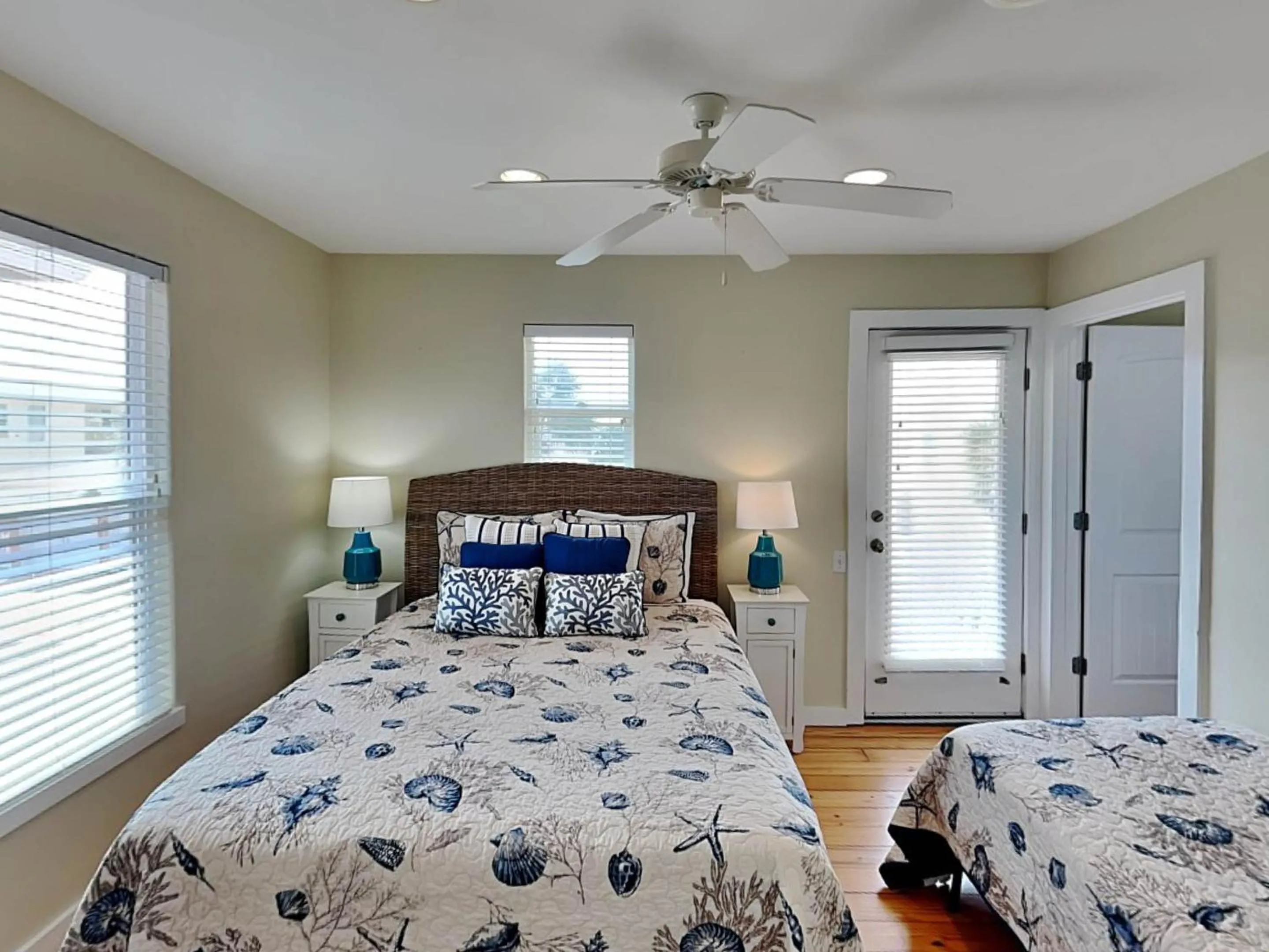 Property building, Bed in Island Time