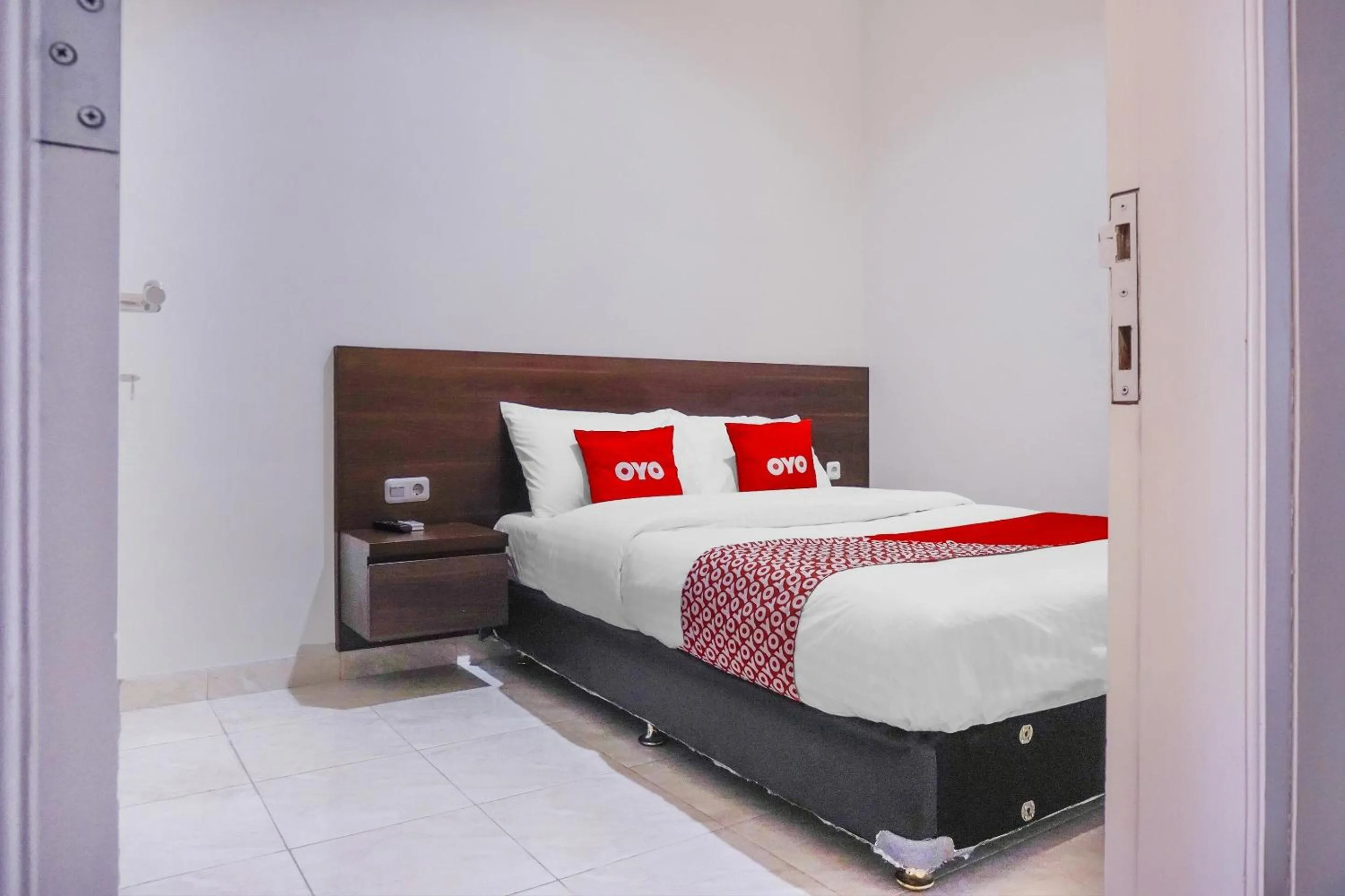 Bedroom, Bed in Hotel O Pioneer Pasar Baru