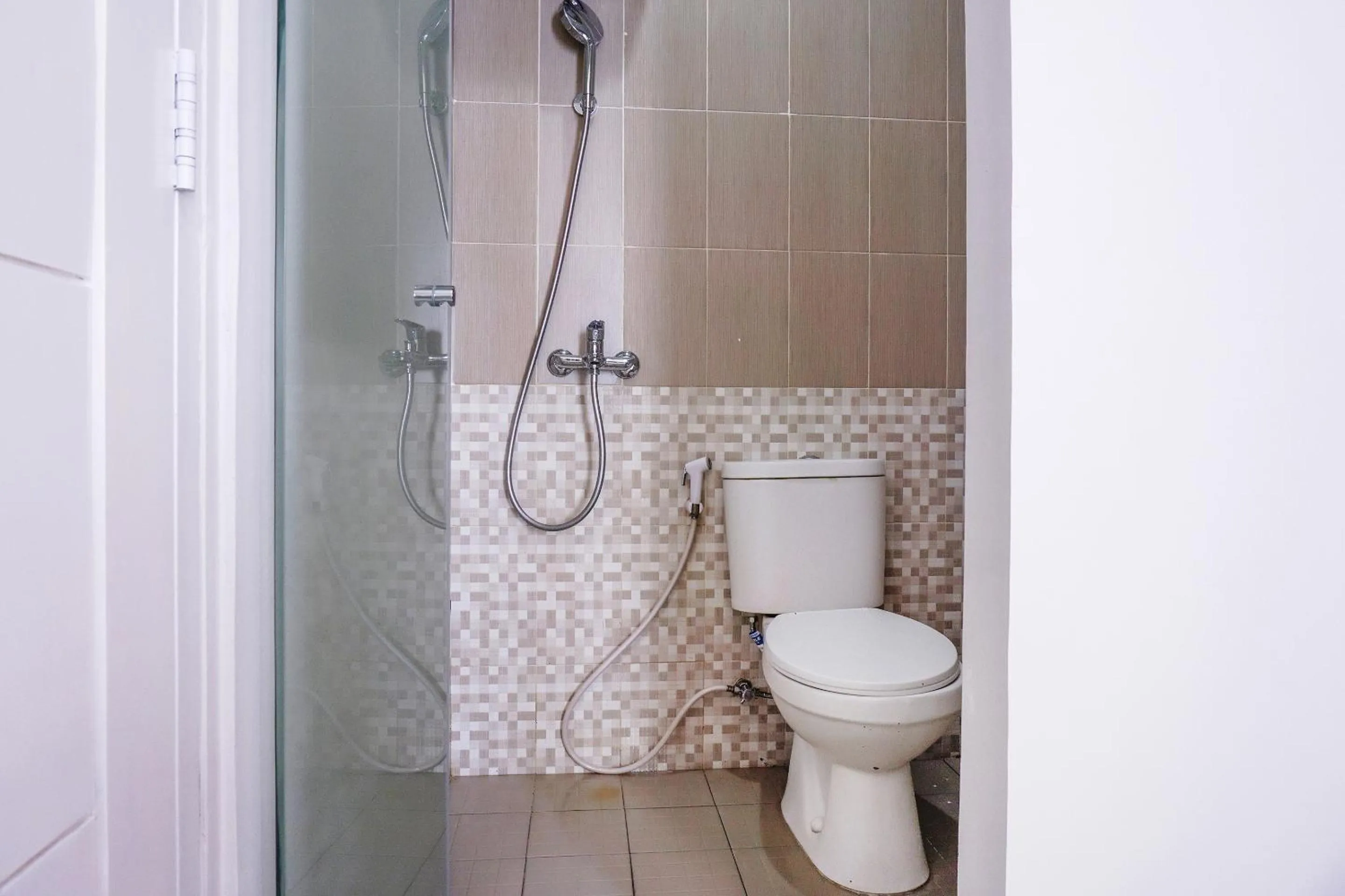 Bathroom in Hotel O Pioneer Pasar Baru